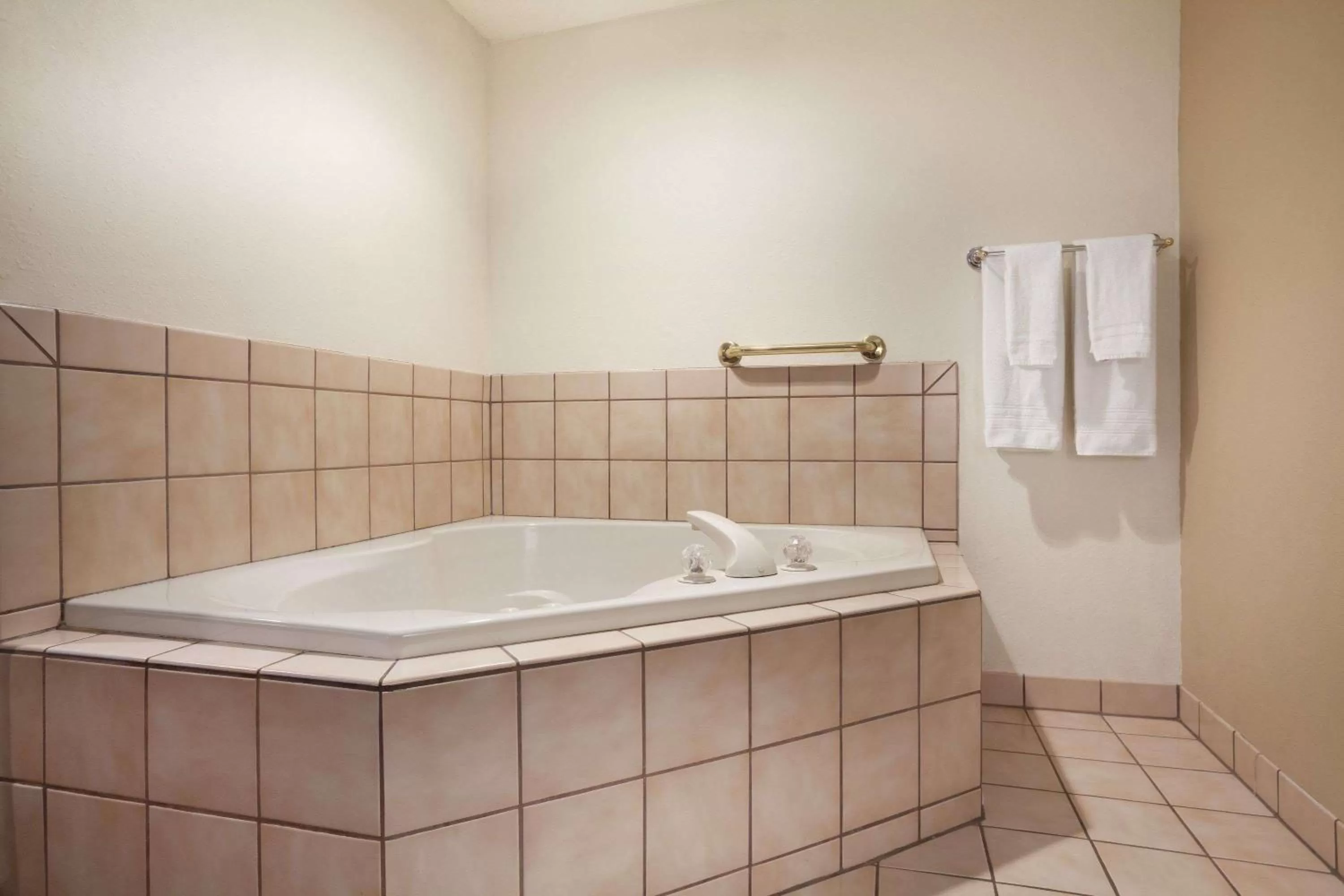 Photo of the whole room in Super 8 by Wyndham Williston ND