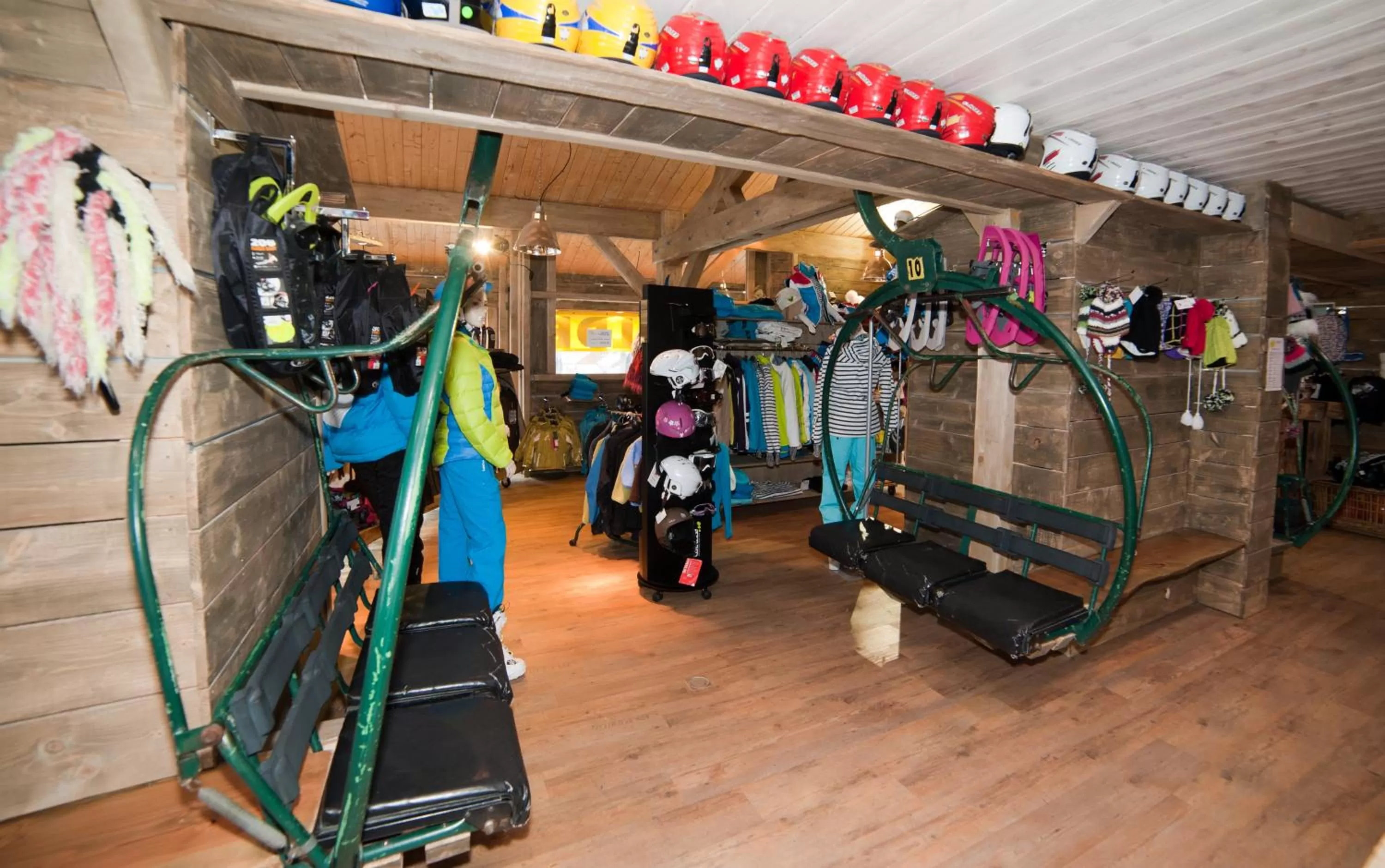 People in Le Couarôge Chalets et Appartements