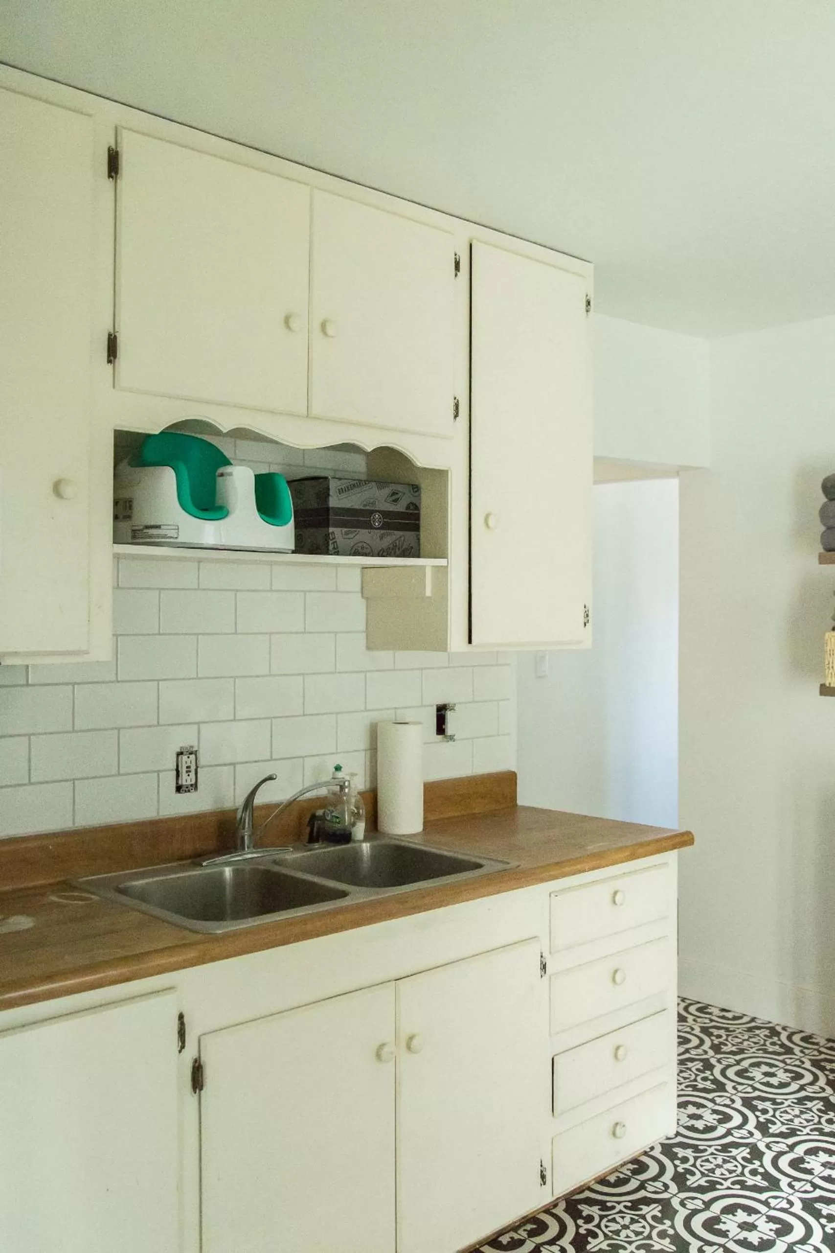 laundry, Kitchen/Kitchenette in Happy Trails BnB