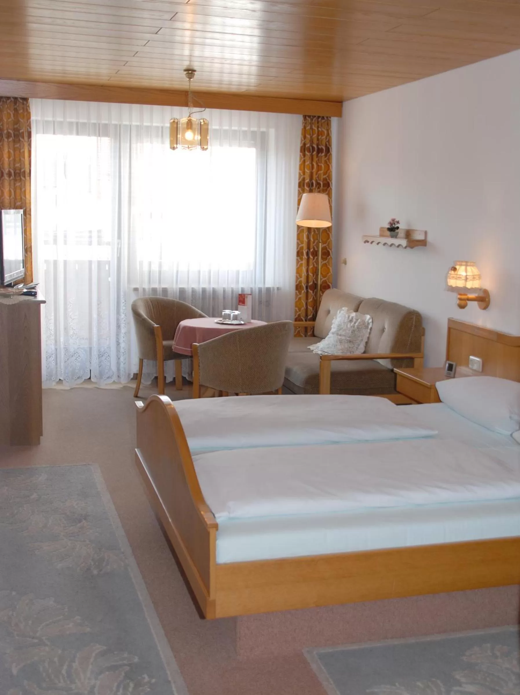 Photo of the whole room, Bed in Zum Bräu-Toni