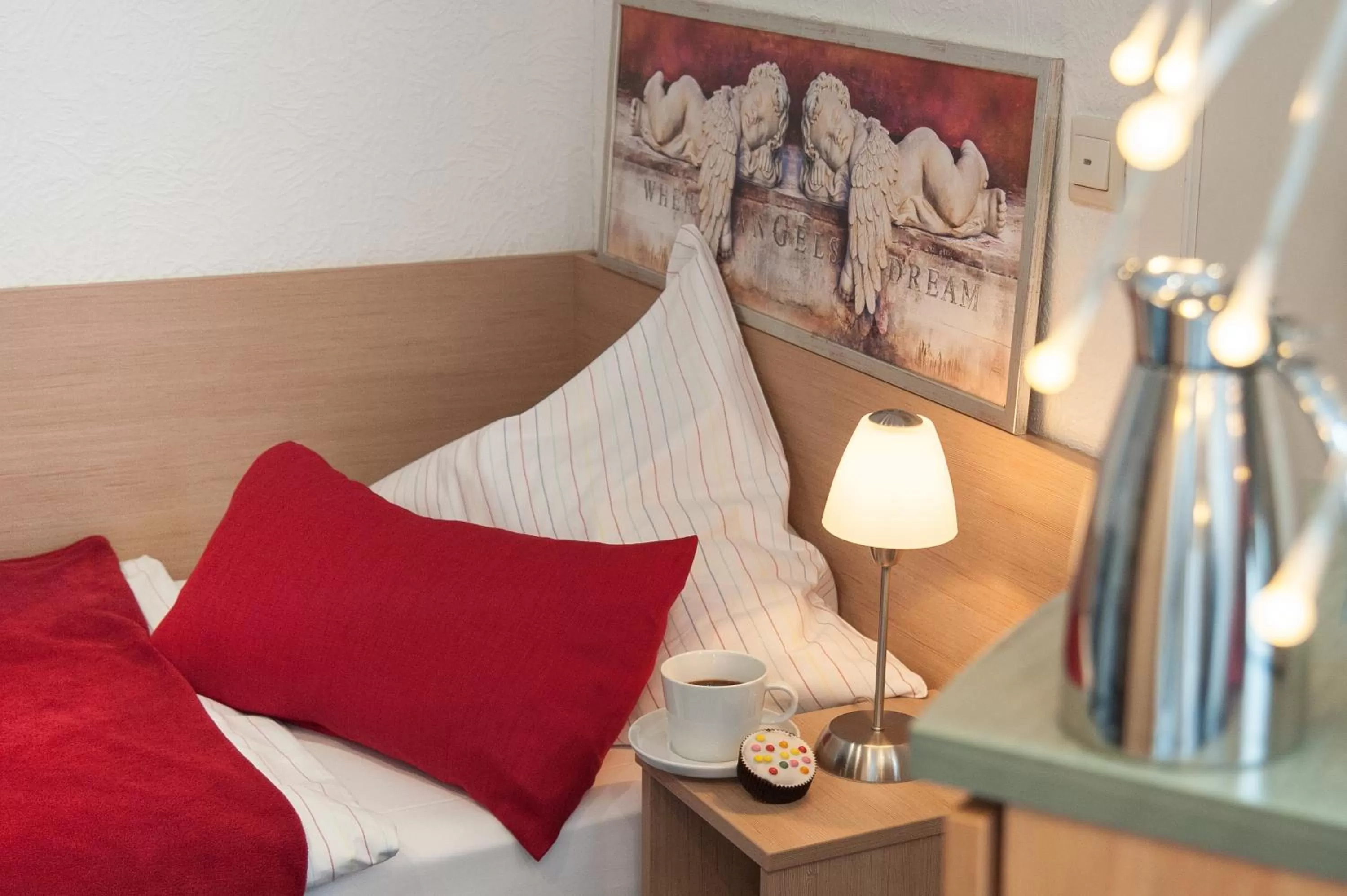 Bedroom, Bed in Hotel König