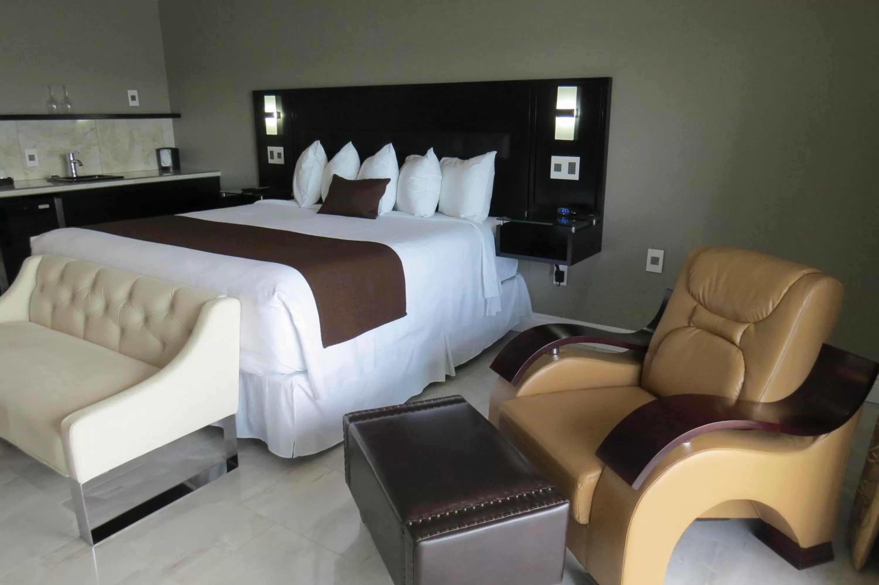 Bed in Dockside Suites