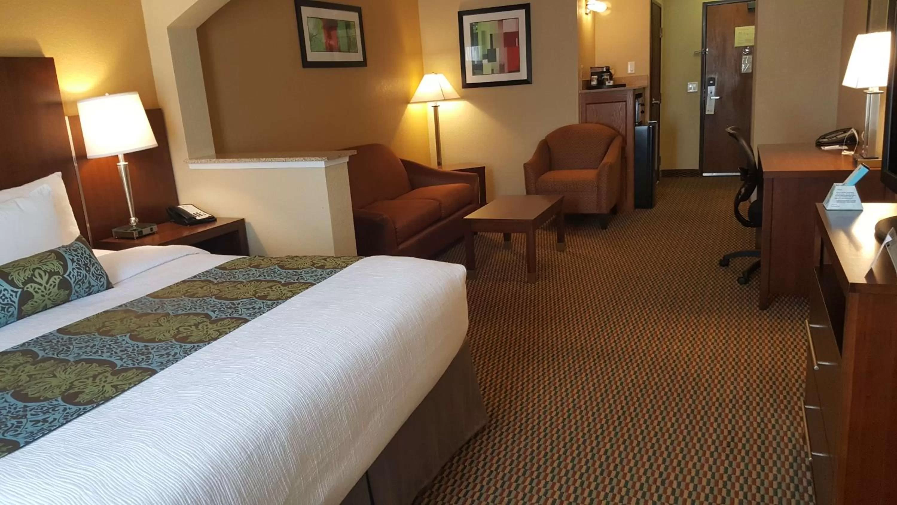 Photo of the whole room in Best Western Airport Inn & Suites Oakland