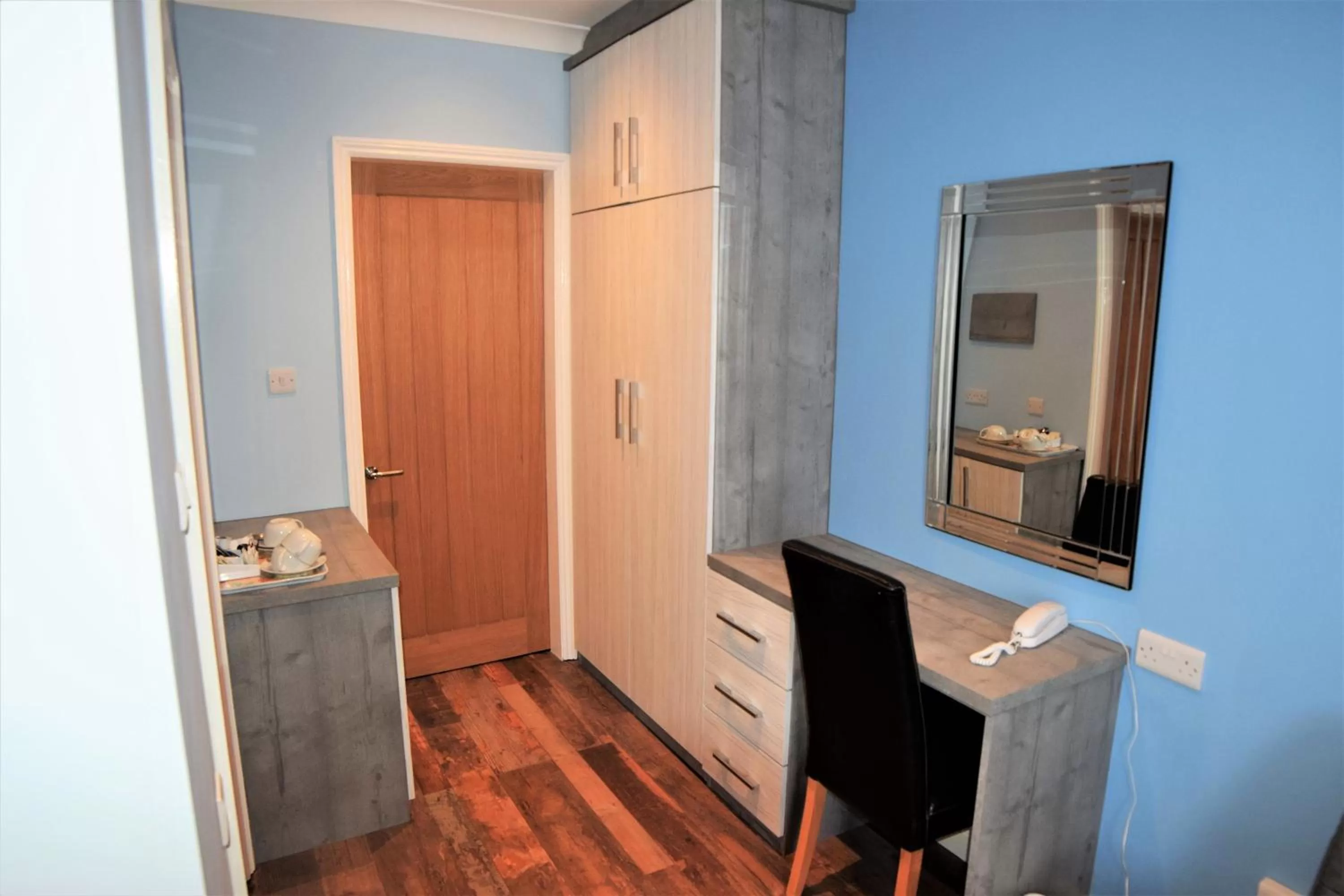 wardrobe in Dovedale Hotel and Restaurant