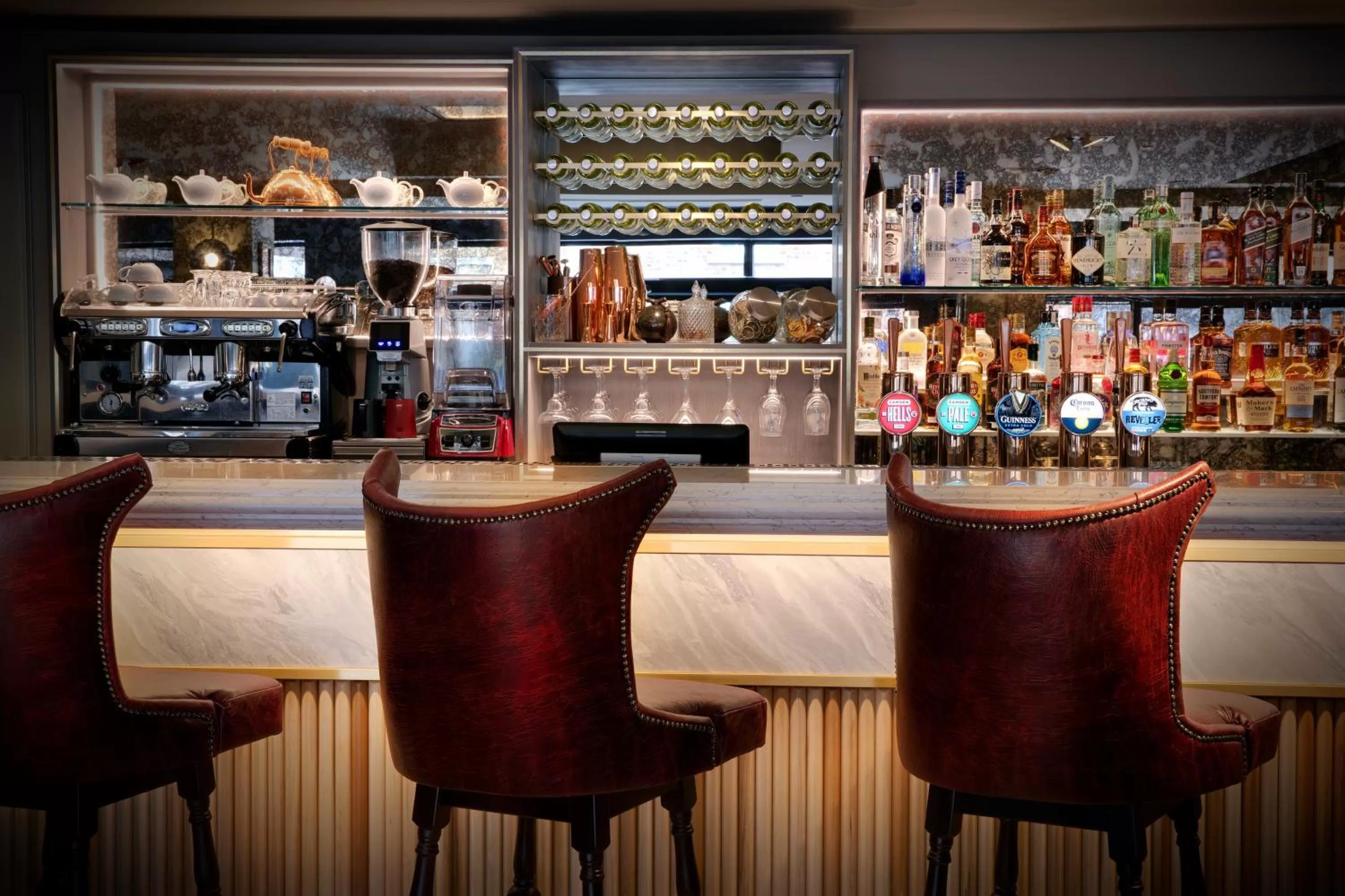 Lounge or bar in Leonardo Royal Hotel London City - Tower of London