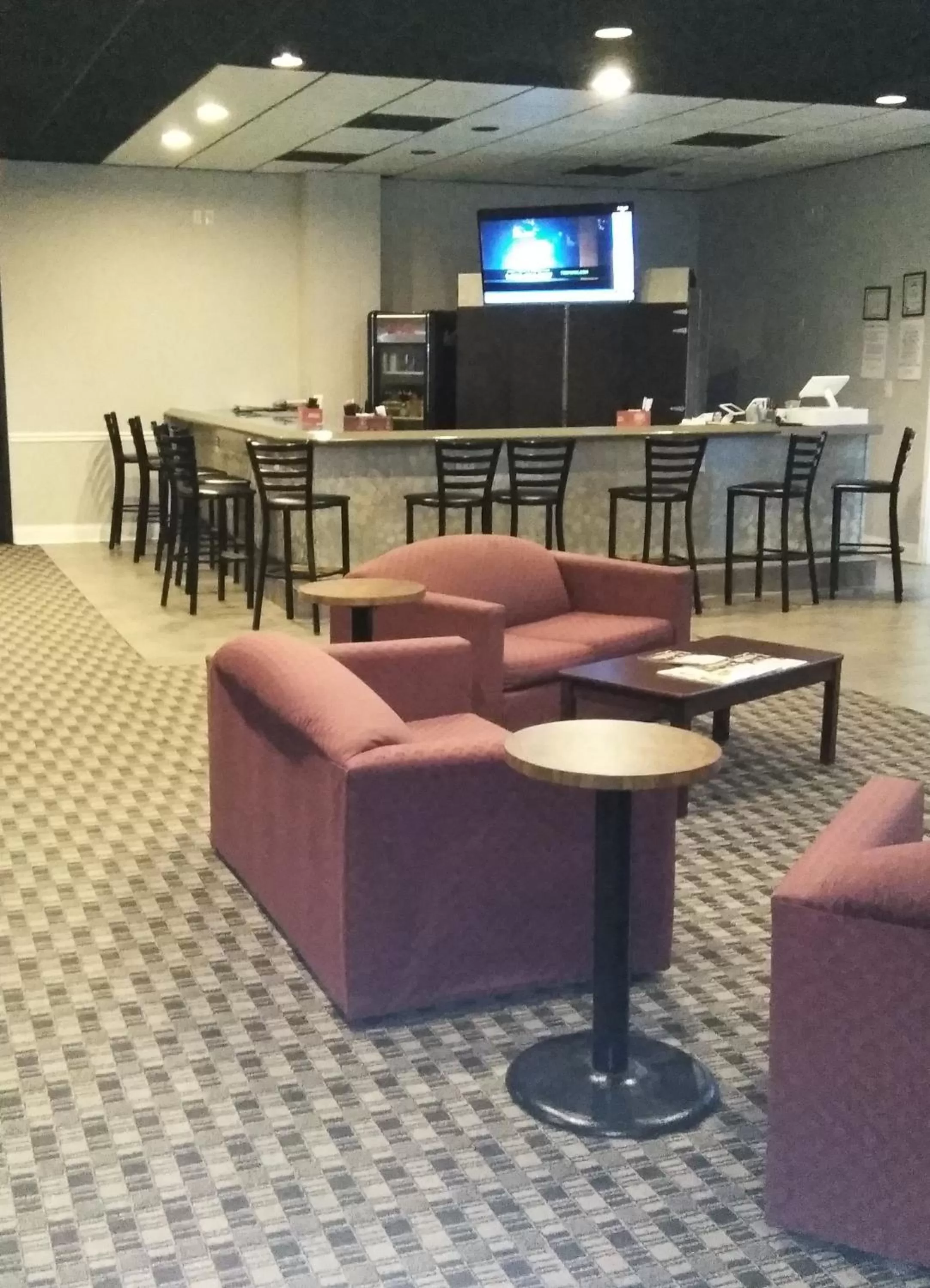 Dinner, Lounge/Bar in Ramada by Wyndham Henderson/Evansville