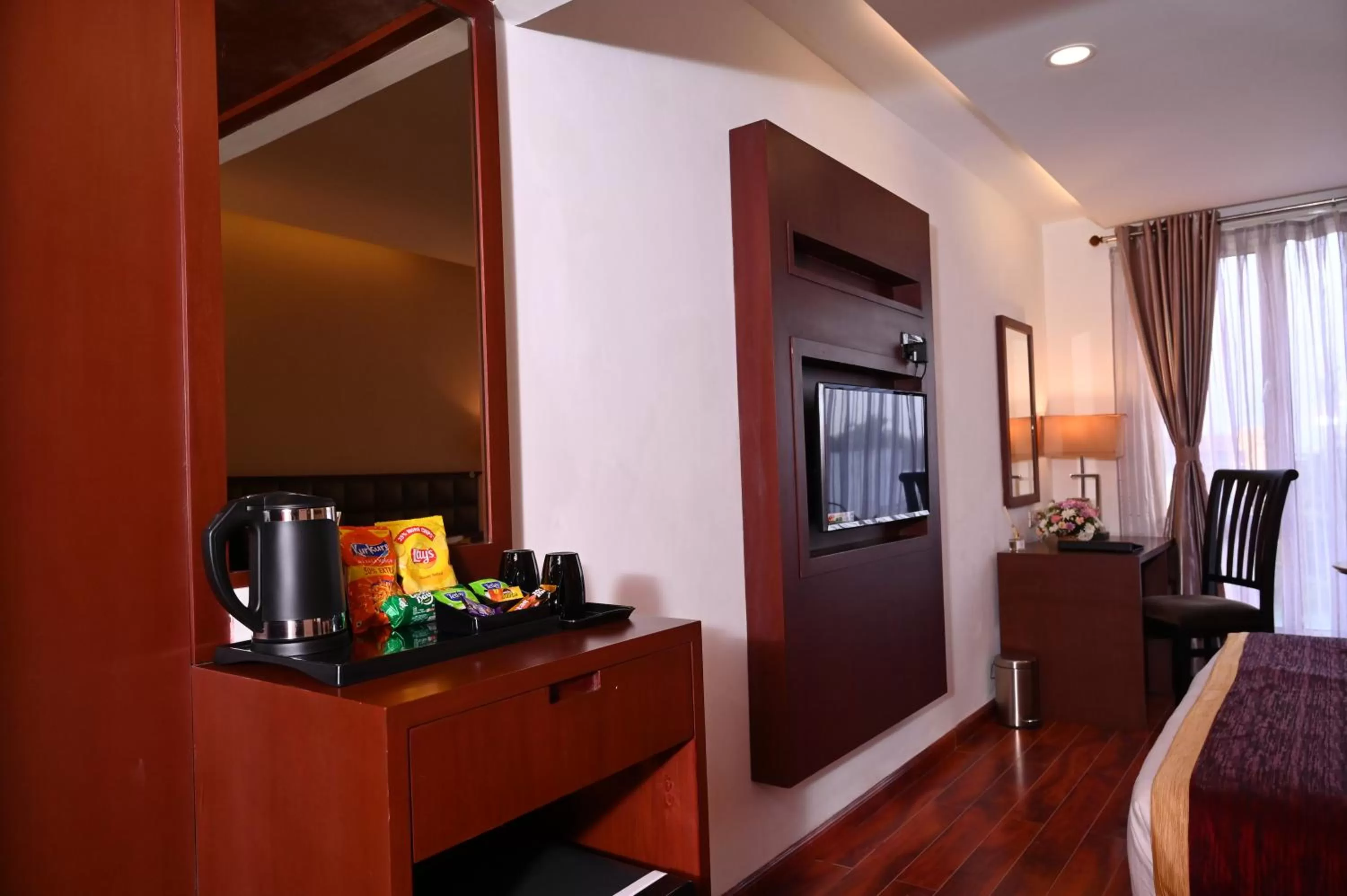 TV and multimedia, Bed in Raaj Bhaavan Clarks Inn Chennai