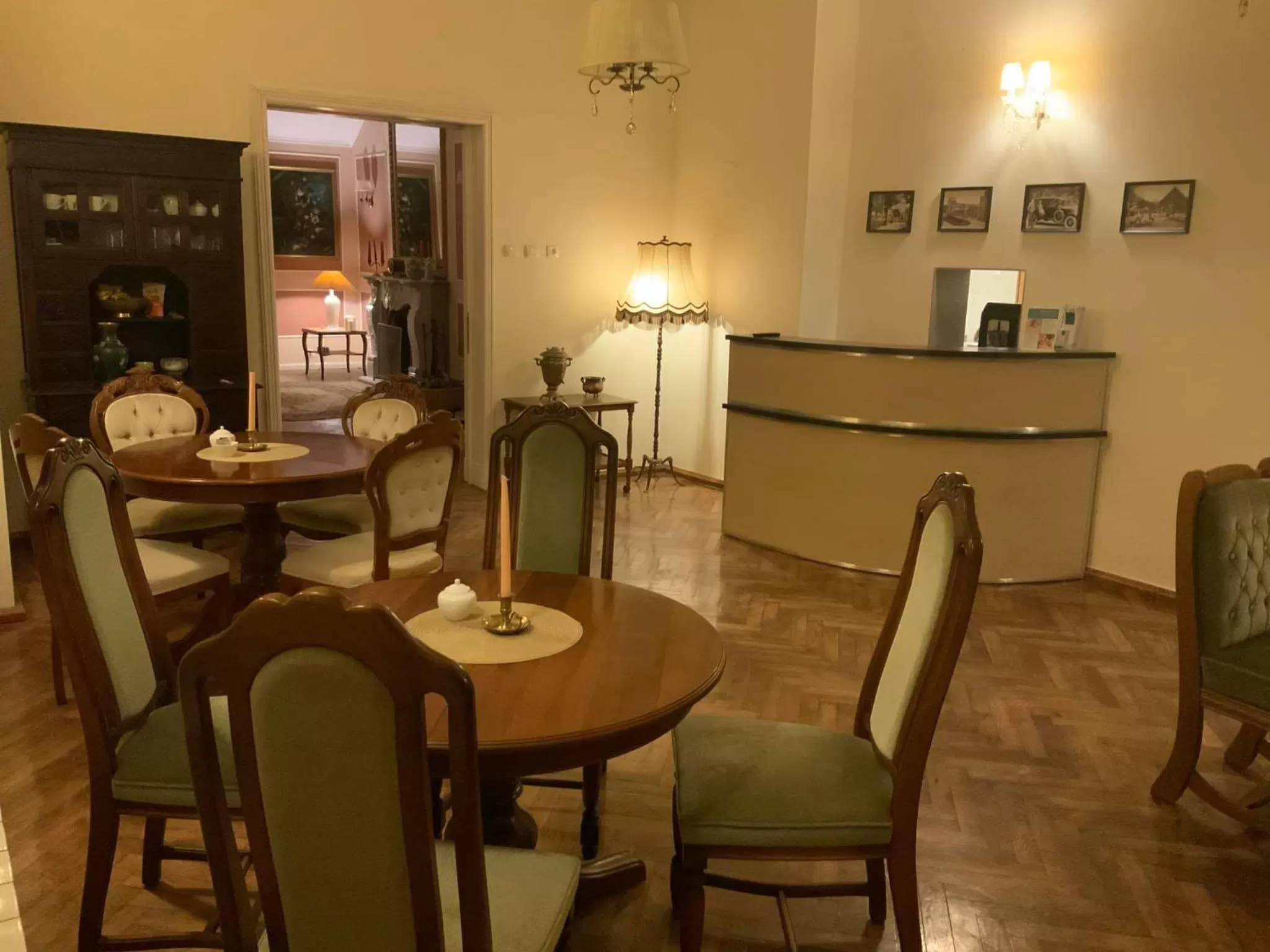 Restaurant/places to eat in Villa ANSER