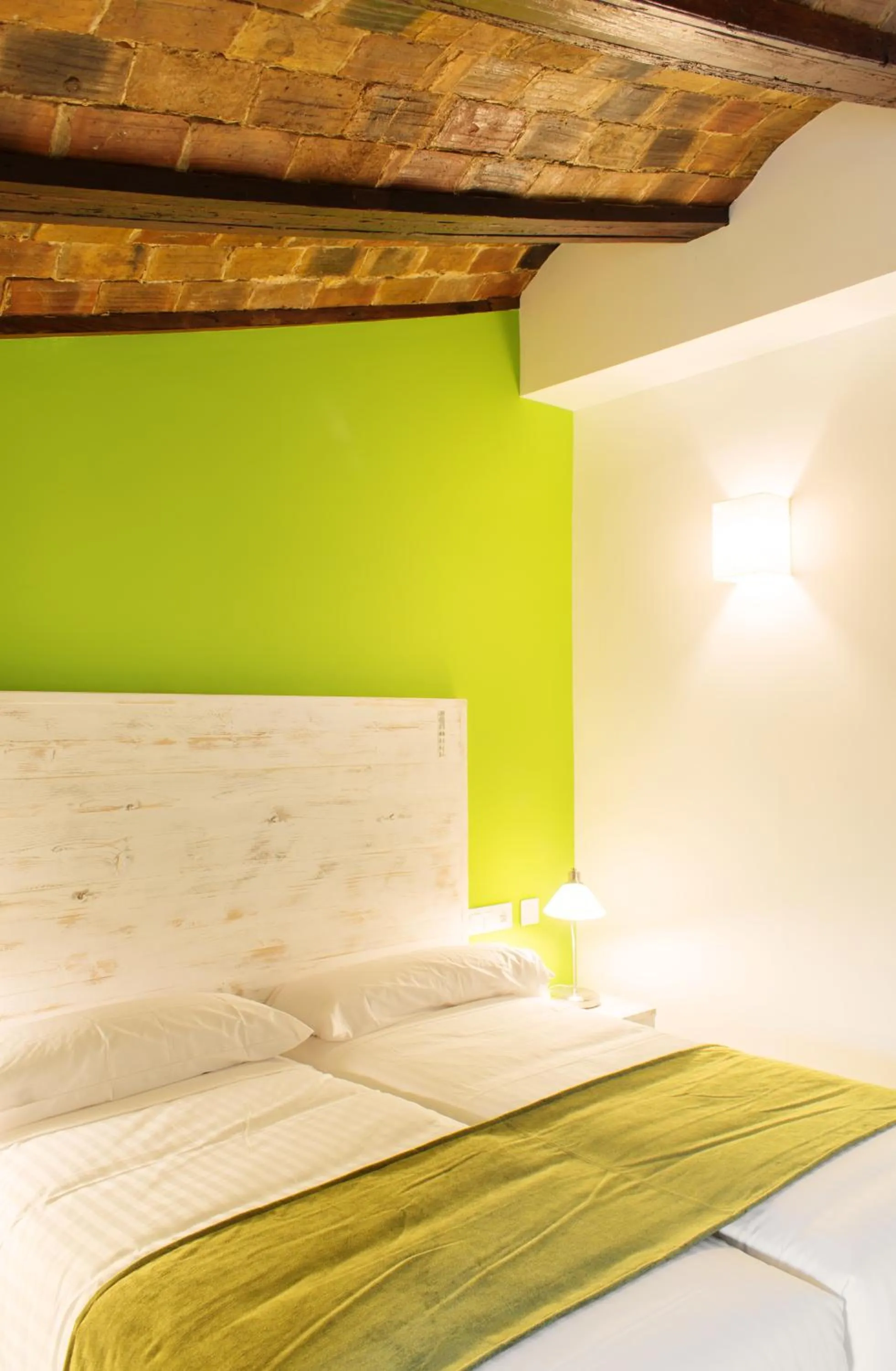 Bed in Ad Hoc Carmen