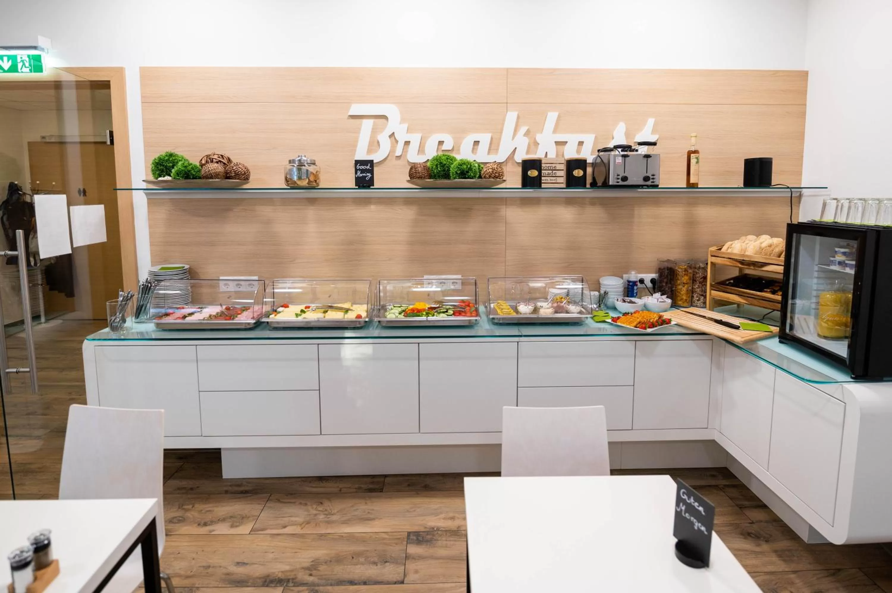 Food and drinks in SHOME Hotel Graz I Self-Check-In I Free Parking