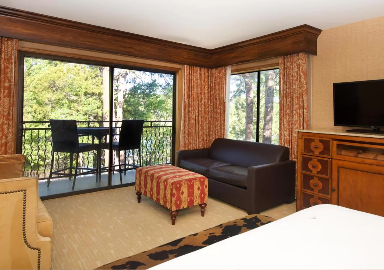 Bed in Lake Arrowhead Resort & Spa