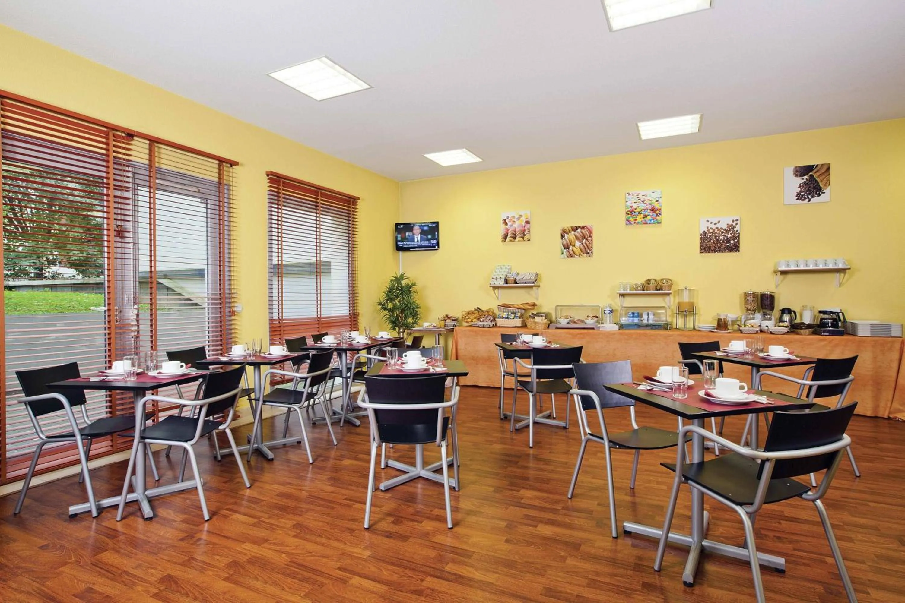 Restaurant/places to eat in Séjours & Affaires Lyon Park Lane