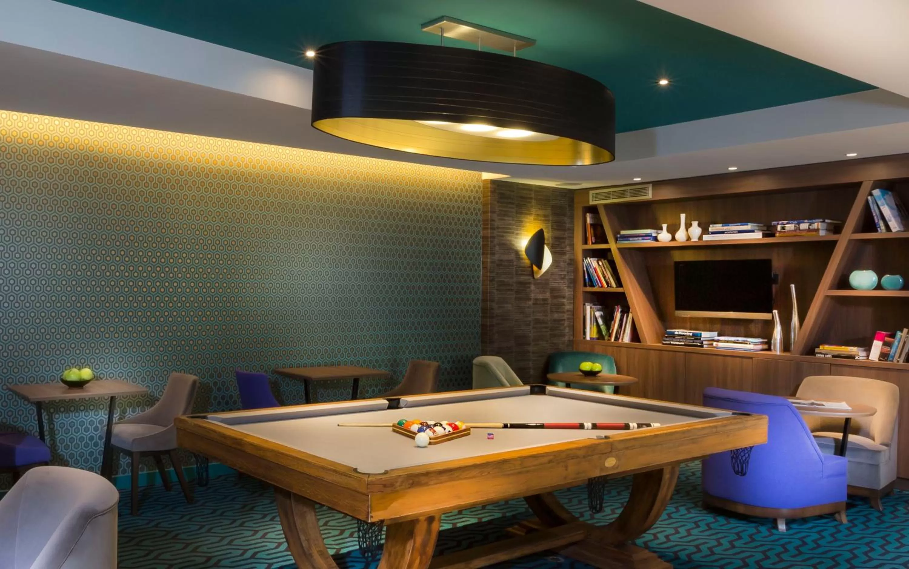 Billiard in Hotel Acanthe - Boulogne Billancourt