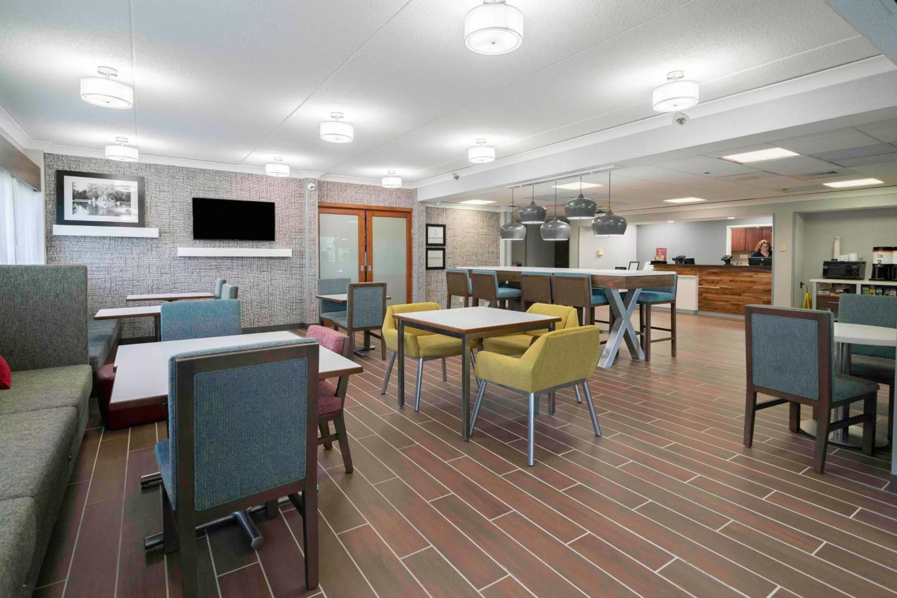 Lobby or reception in Hampton Inn St. Louis - Westport