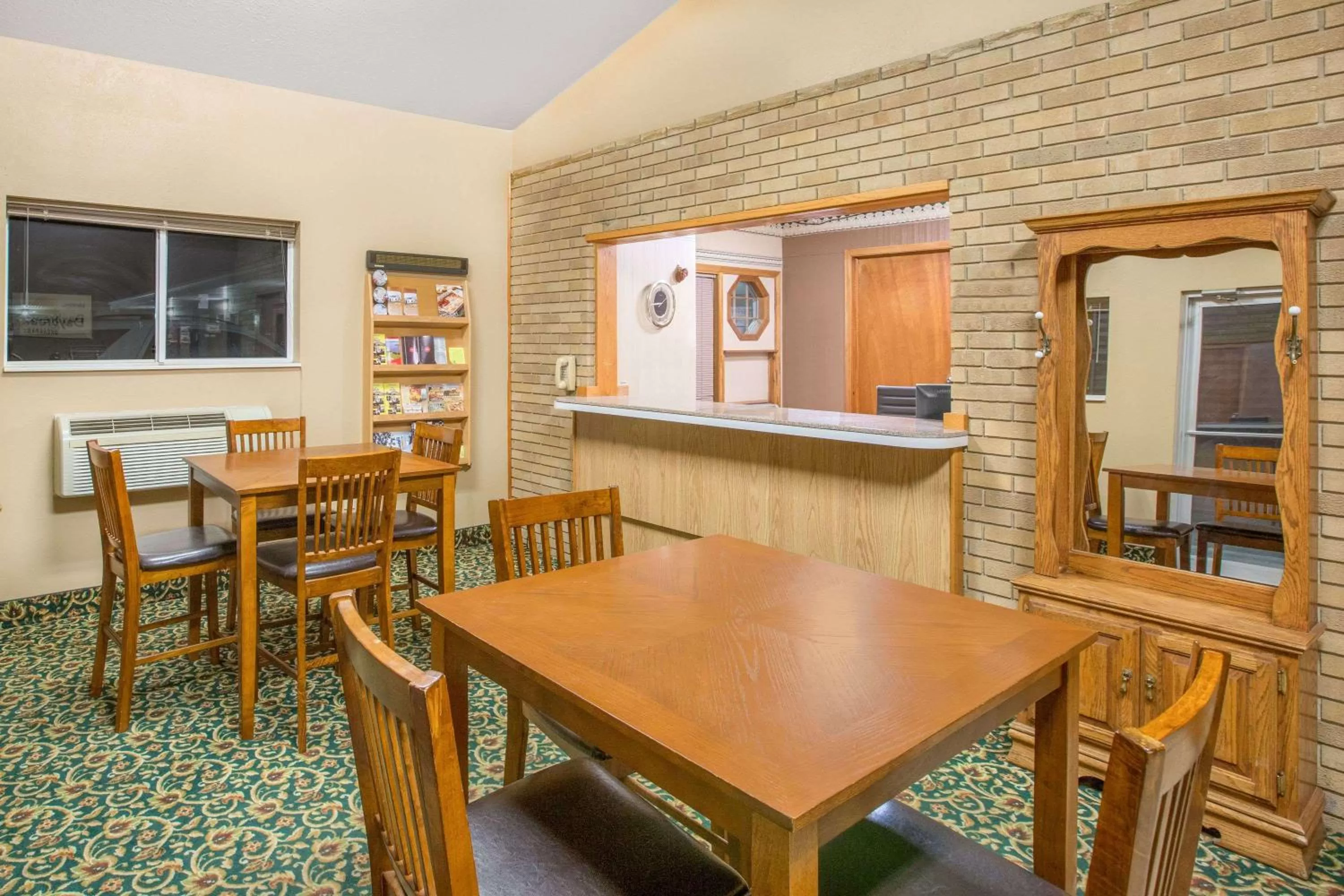 Restaurant/places to eat in Days Inn by Wyndham Worthington