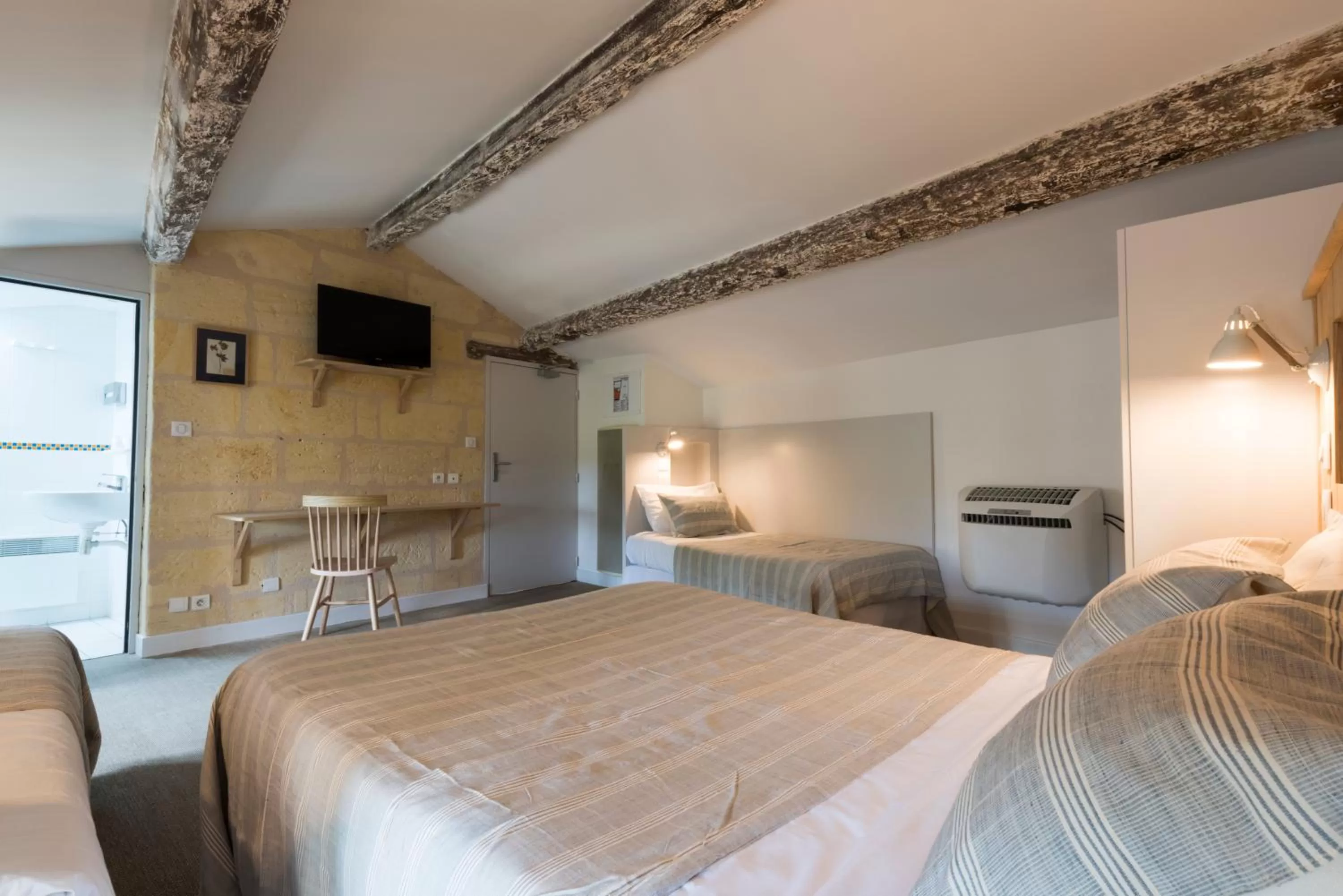 Bed in Auberge de la Commanderie