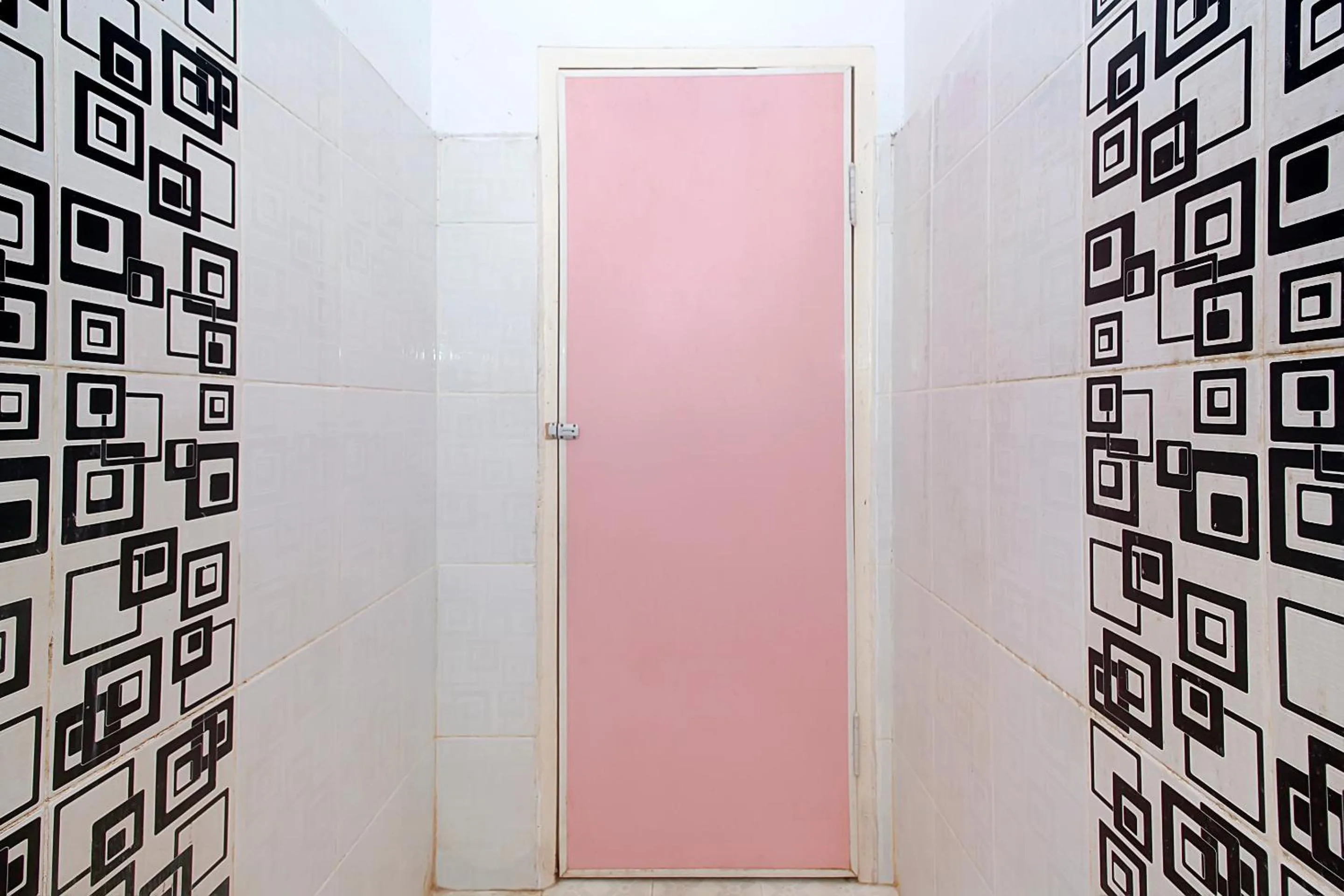 Bathroom in Hotel O Jasmine Kost Syariah