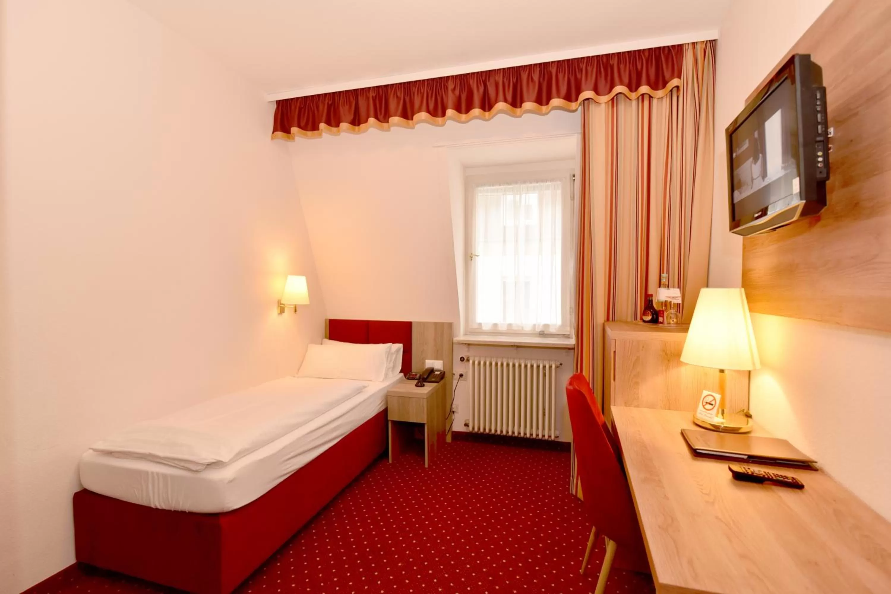 Photo of the whole room, Bed in Hotel Römerhof
