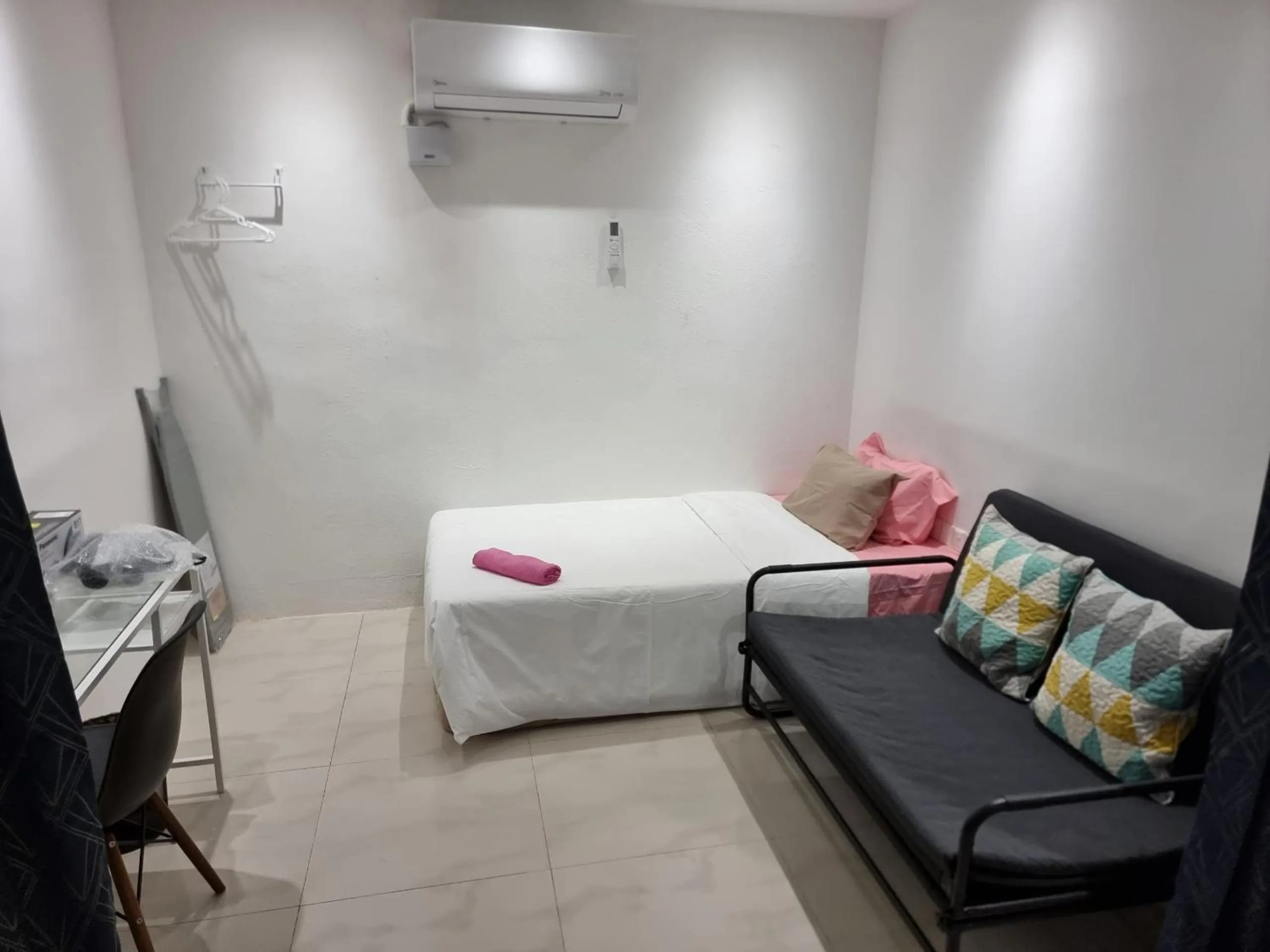 Bed in One Point Hotel