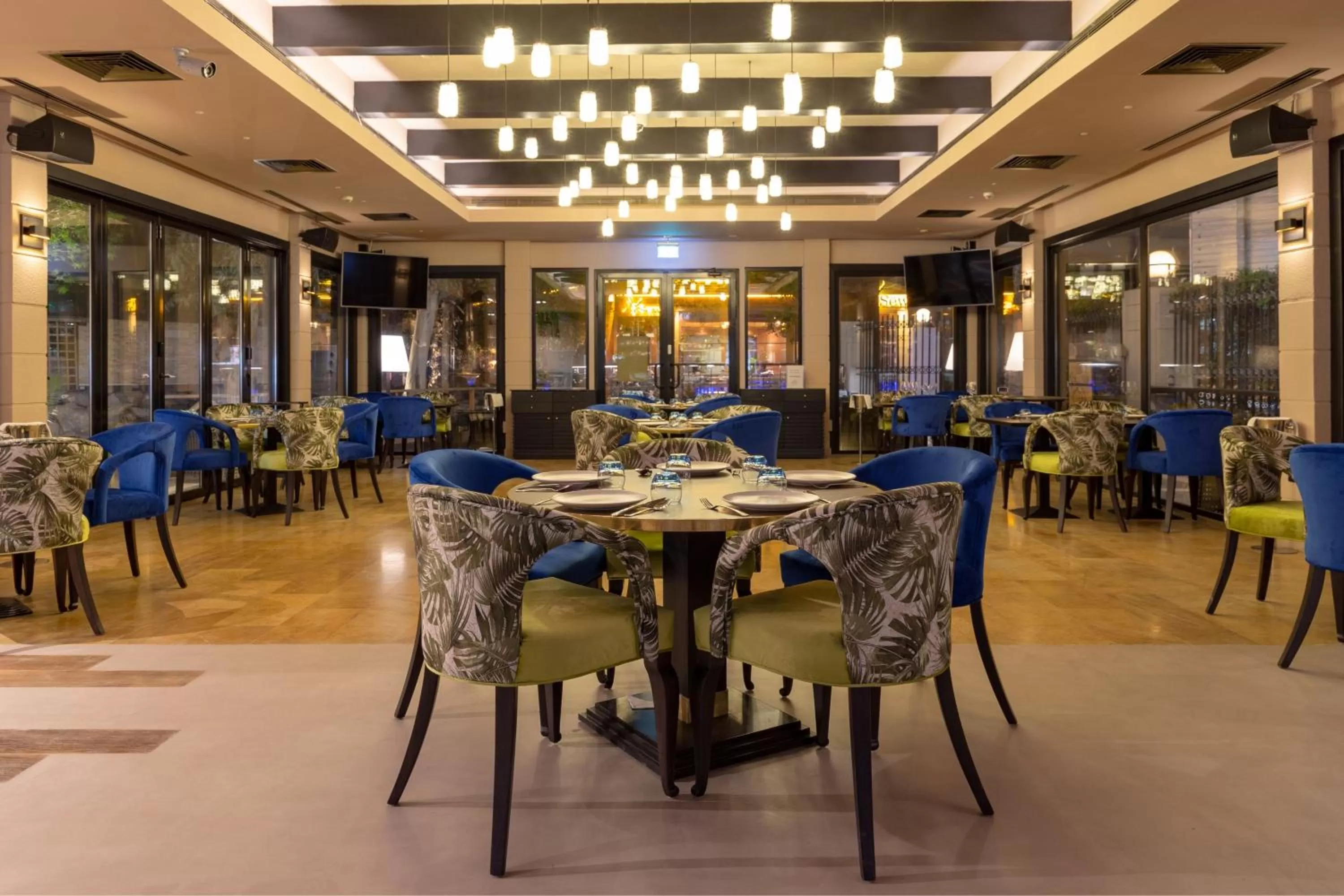 Restaurant/places to eat in Le Méridien Dubai Hotel & Conference Centre