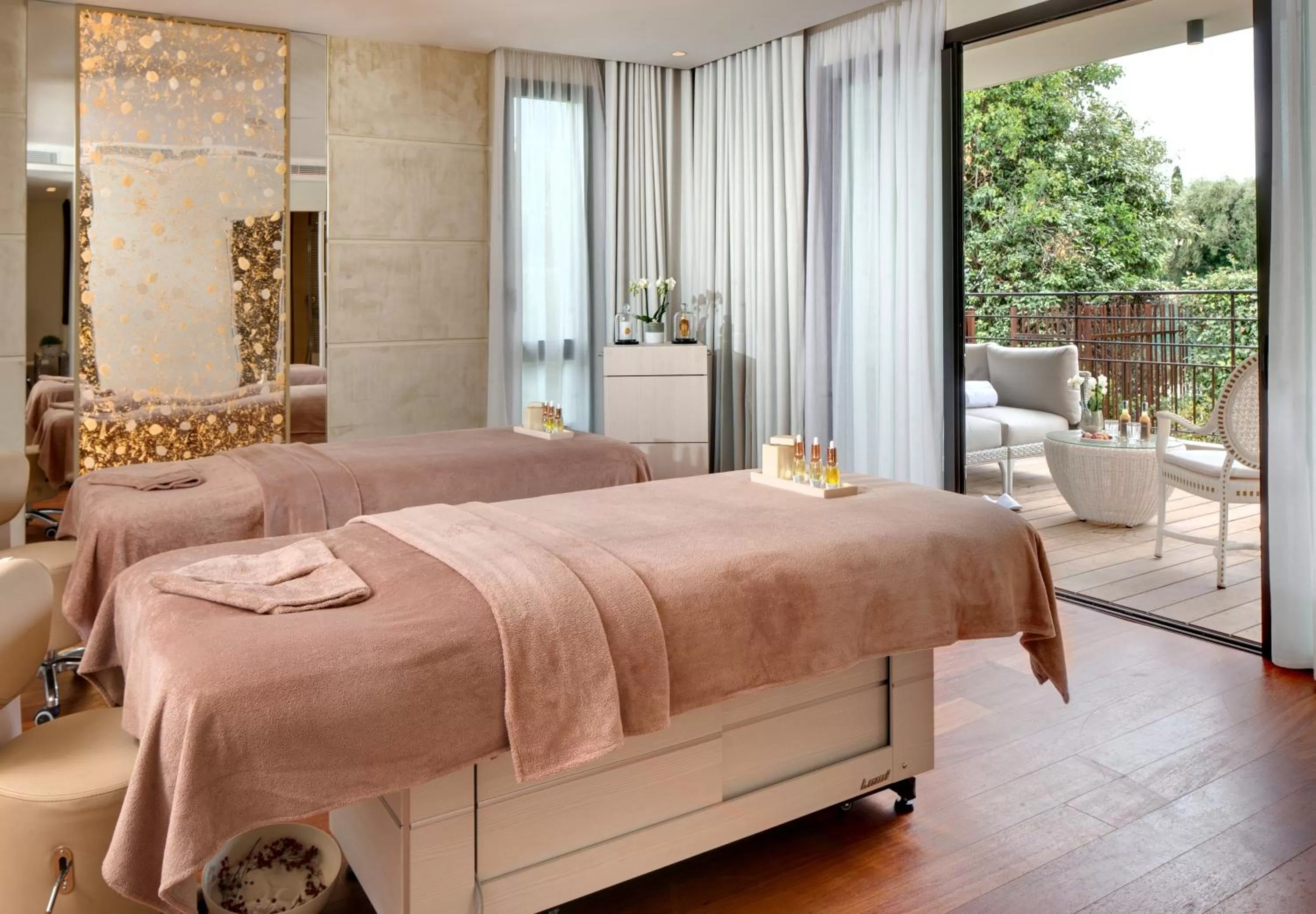 Massage, Bed in Domaine du Mas De Pierre