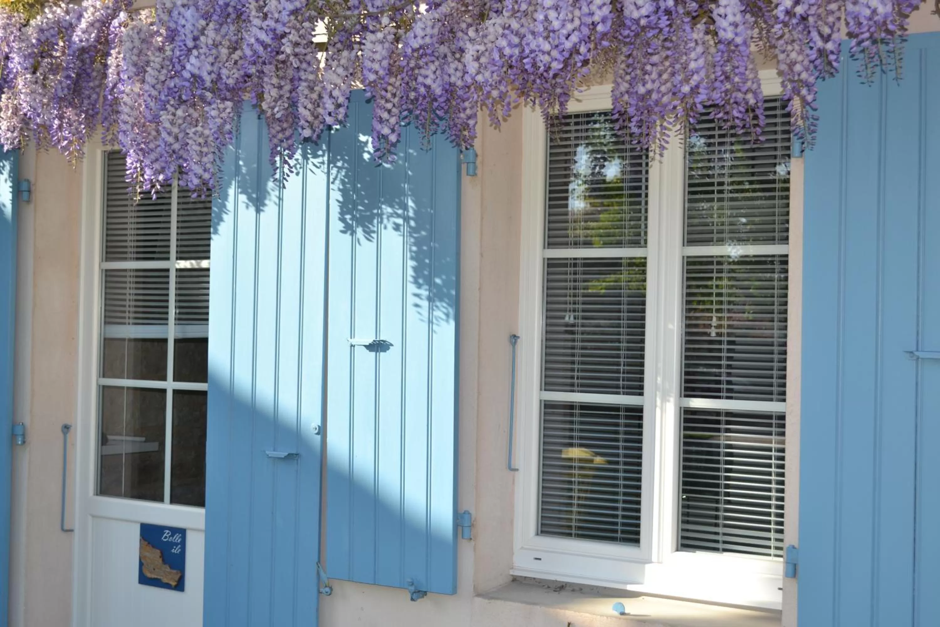 Property building in L'instant bleu