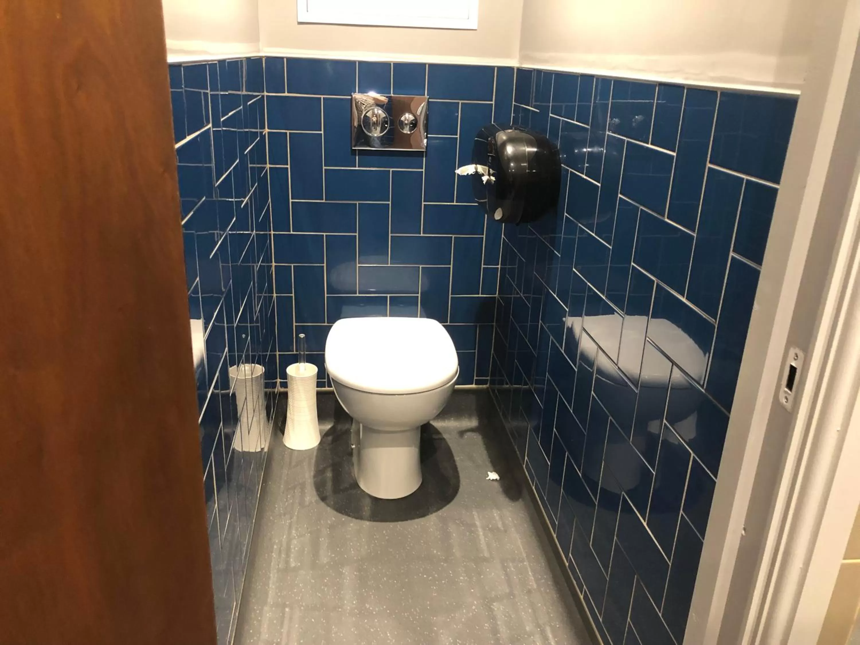 Shower in PubLove @ The Steam Engine,Waterloo