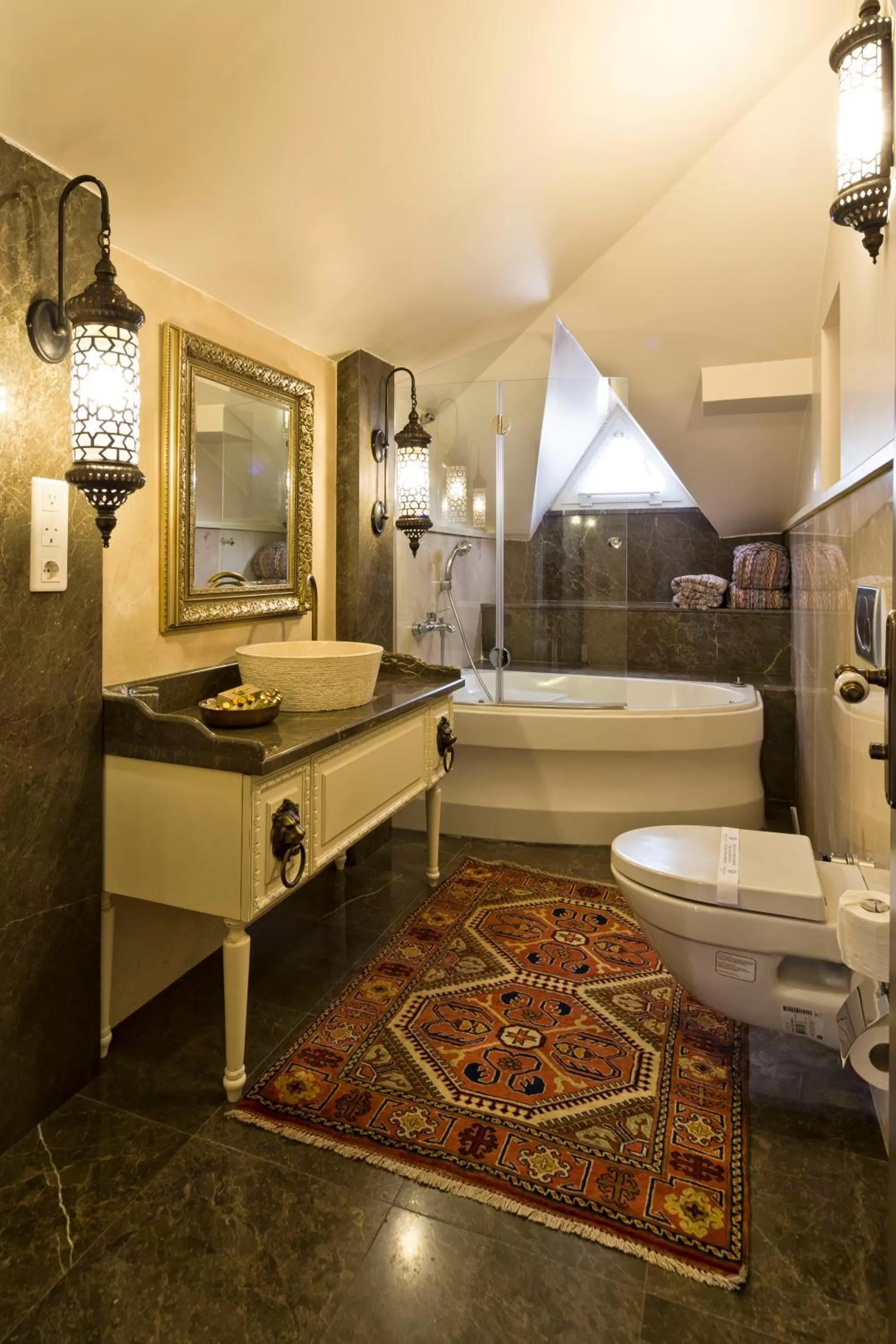 Bathroom, Bed in Sokullu Pasa Hotel - Special Class