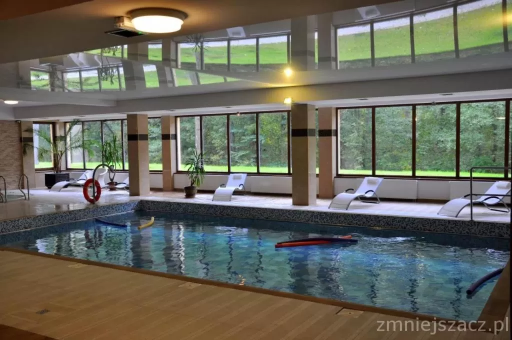 Swimming pool in Hotel Mir-Jan SPA