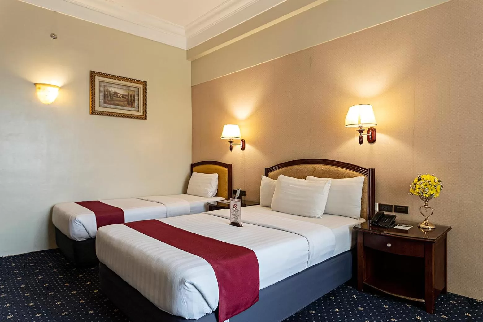 Bed in Sarrosa International Hotel and Residential Suites