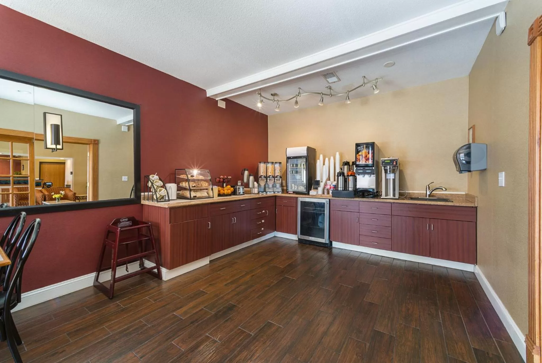 Breakfast in Red Roof Inn St Louis - Troy, IL