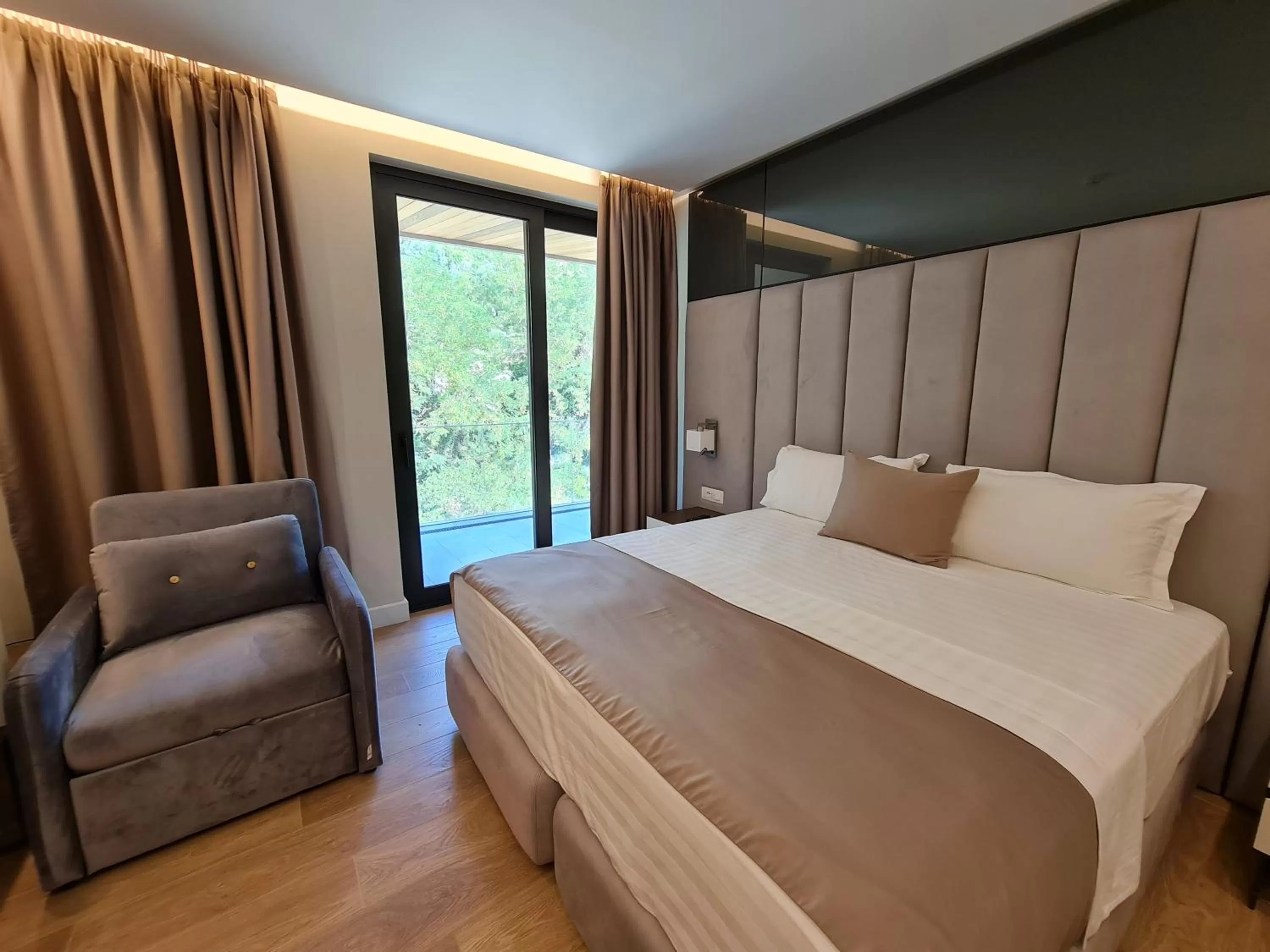 Photo of the whole room, Bed in Hotel Aross