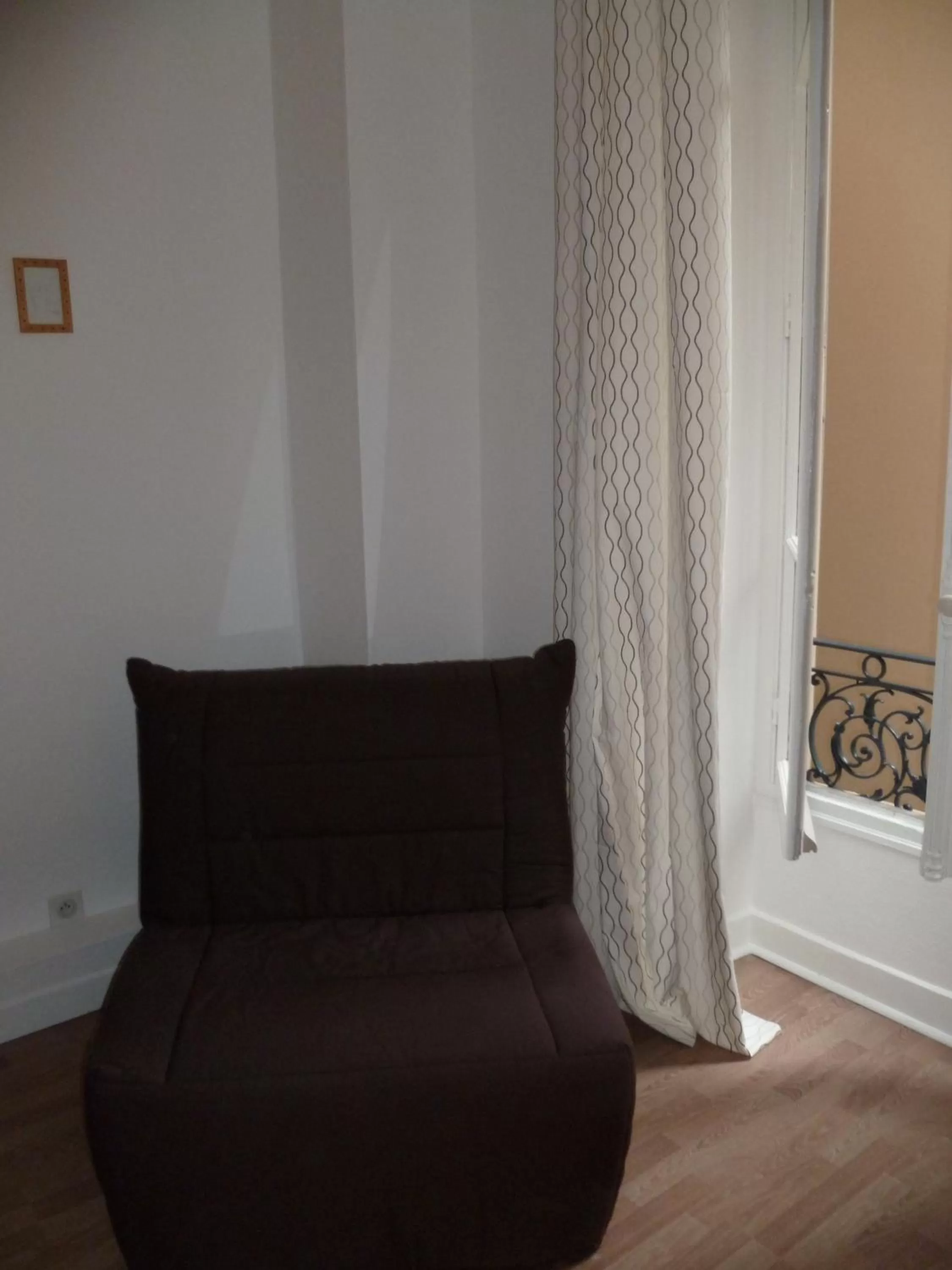 Photo of the whole room in Hotel Victor Hugo Nice