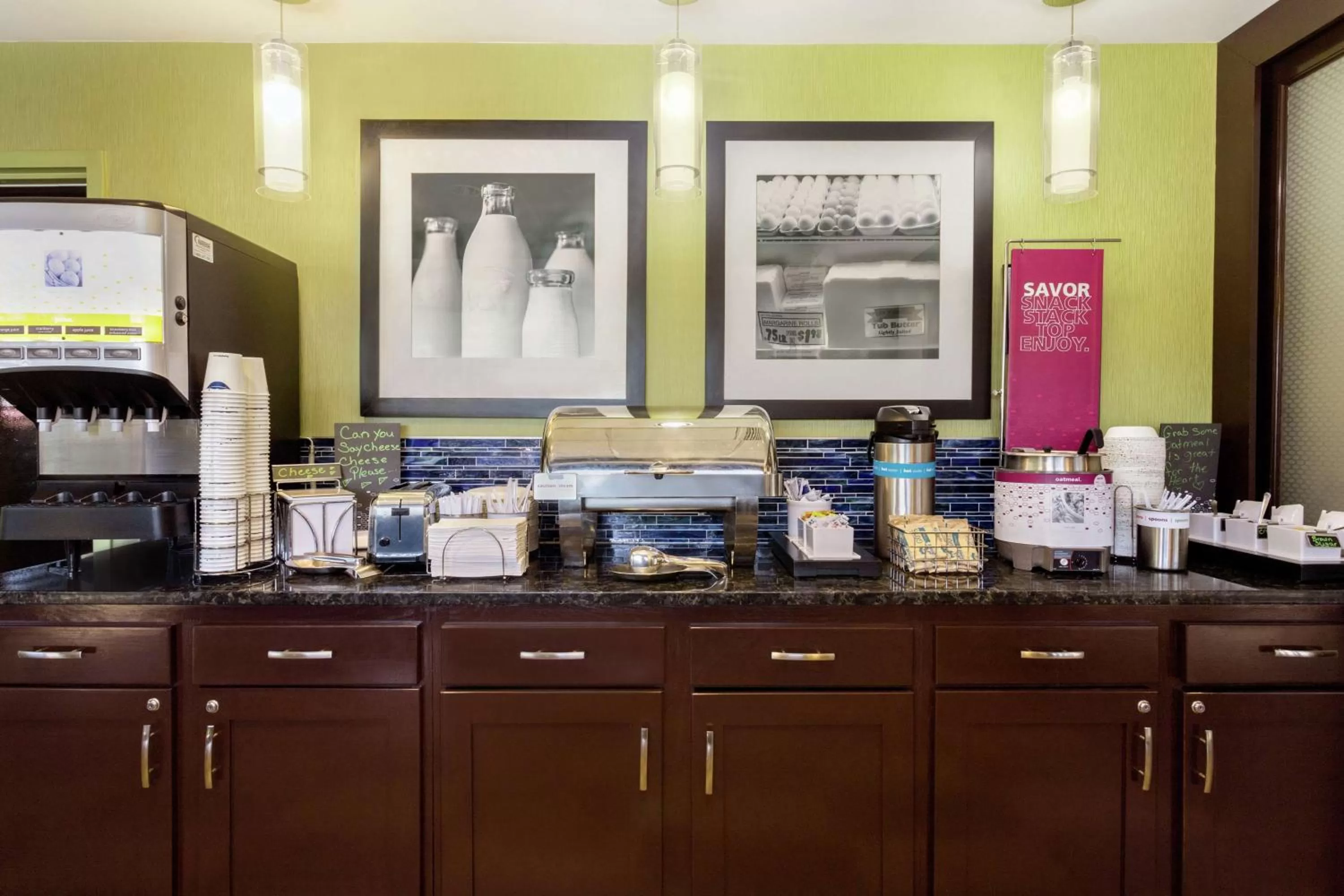 Dining area in Hampton Inn Birmingham-Trussville