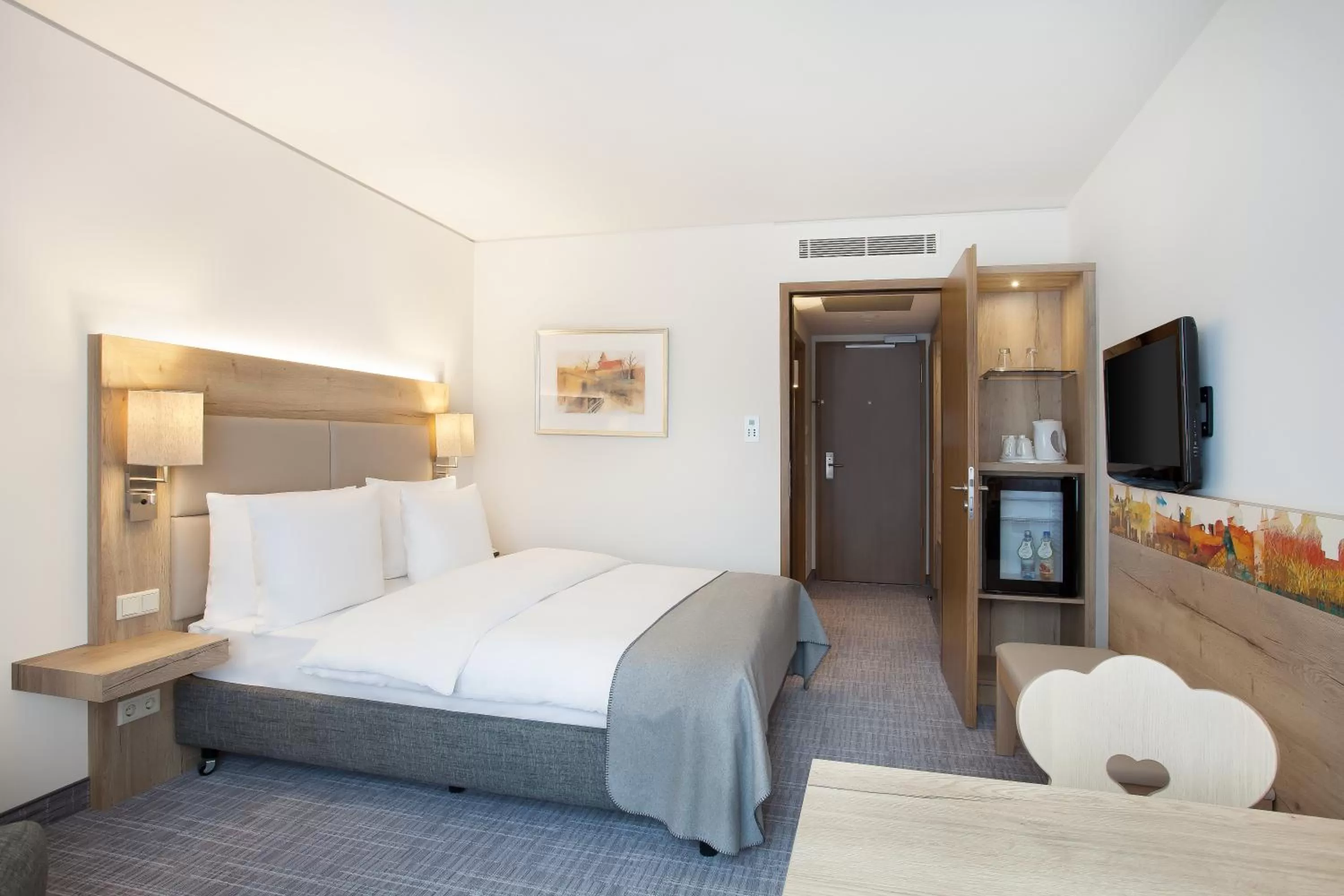 Photo of the whole room, Bed in Holiday Inn Nürnberg City Centre by IHG