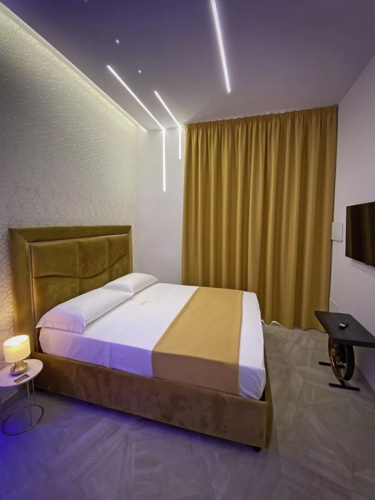 Bed in Twin Towers Naples Luxury