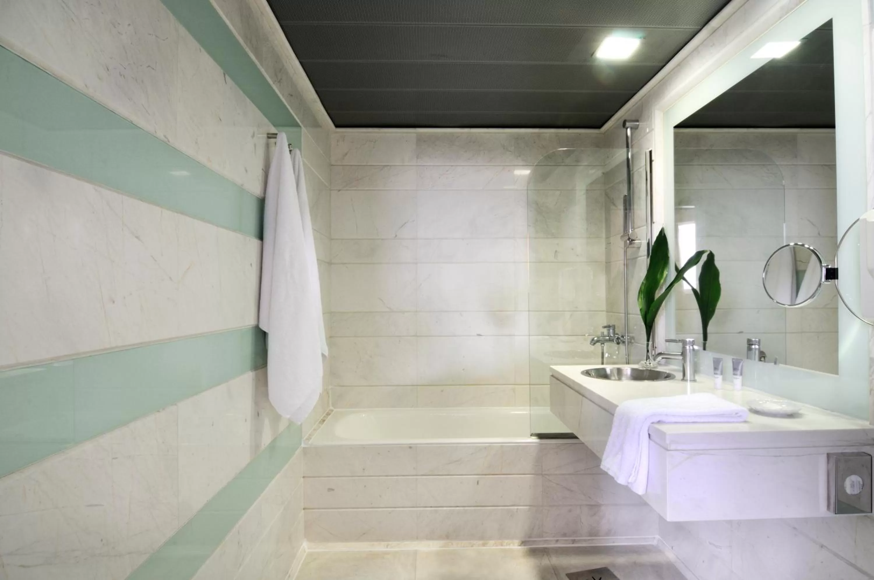 Bathroom in Dorian Inn - Sure Hotel Collection by Best Western