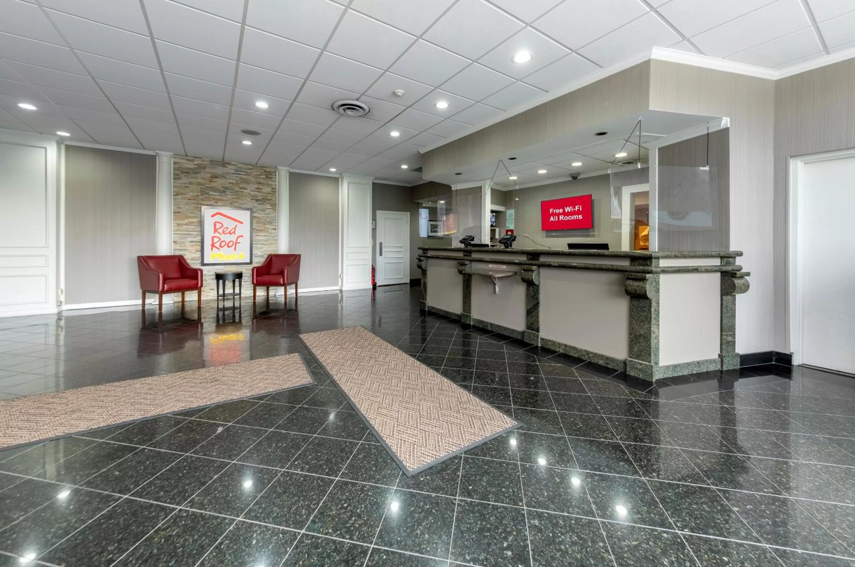 Lobby or reception in Red Roof PLUS Newark Liberty Airport - Carteret