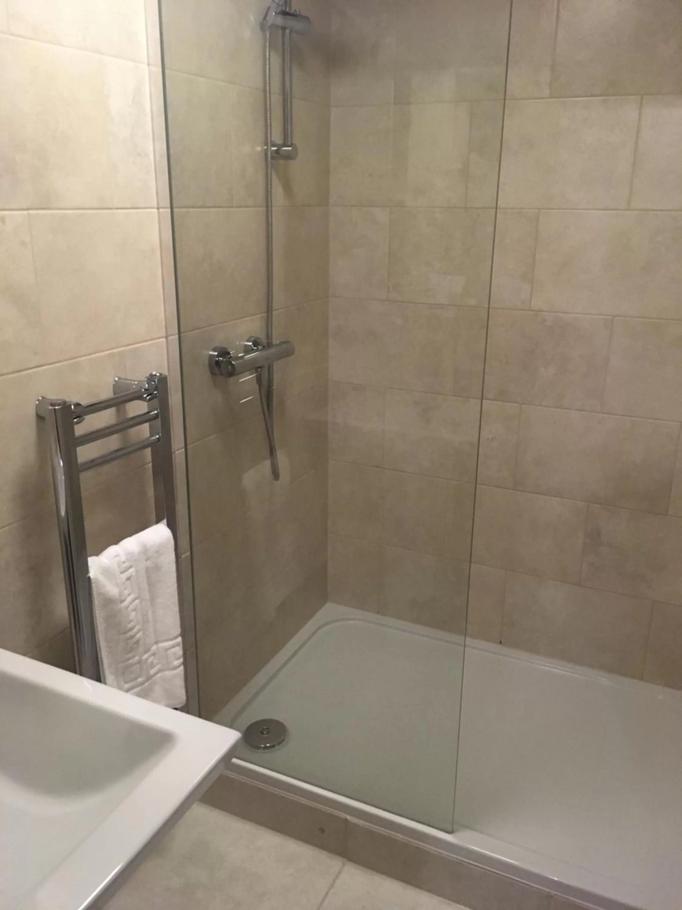 Old Court Hotel & Apartments