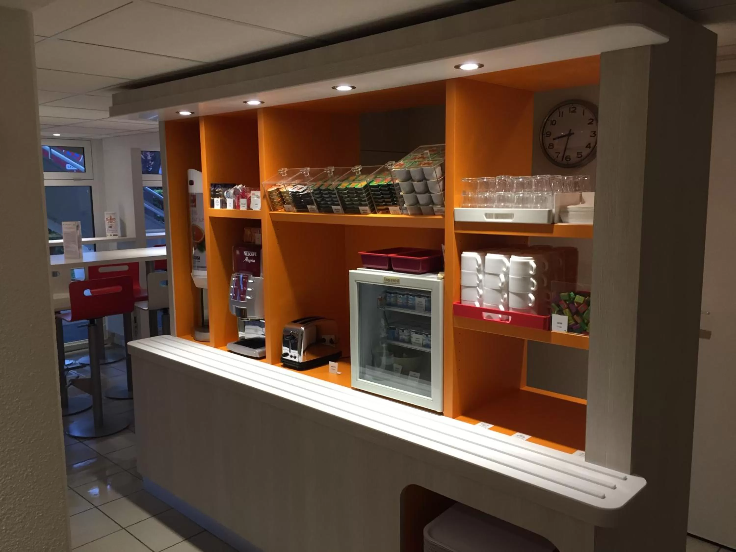 Lobby or reception in Premiere Classe Toulouse Sud - Portet