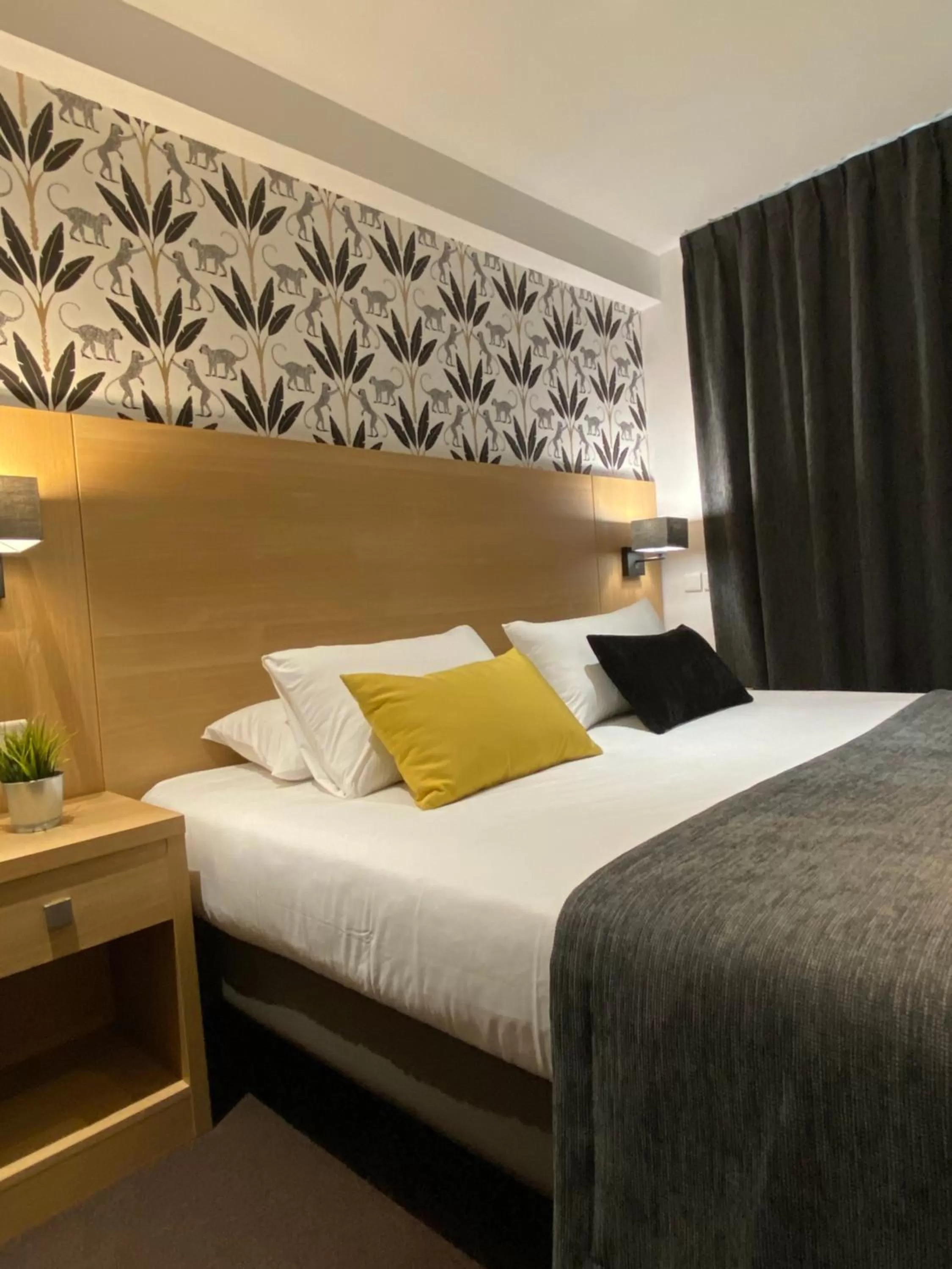 Bed in Kyriad Chalon-Sur-Saone Centre