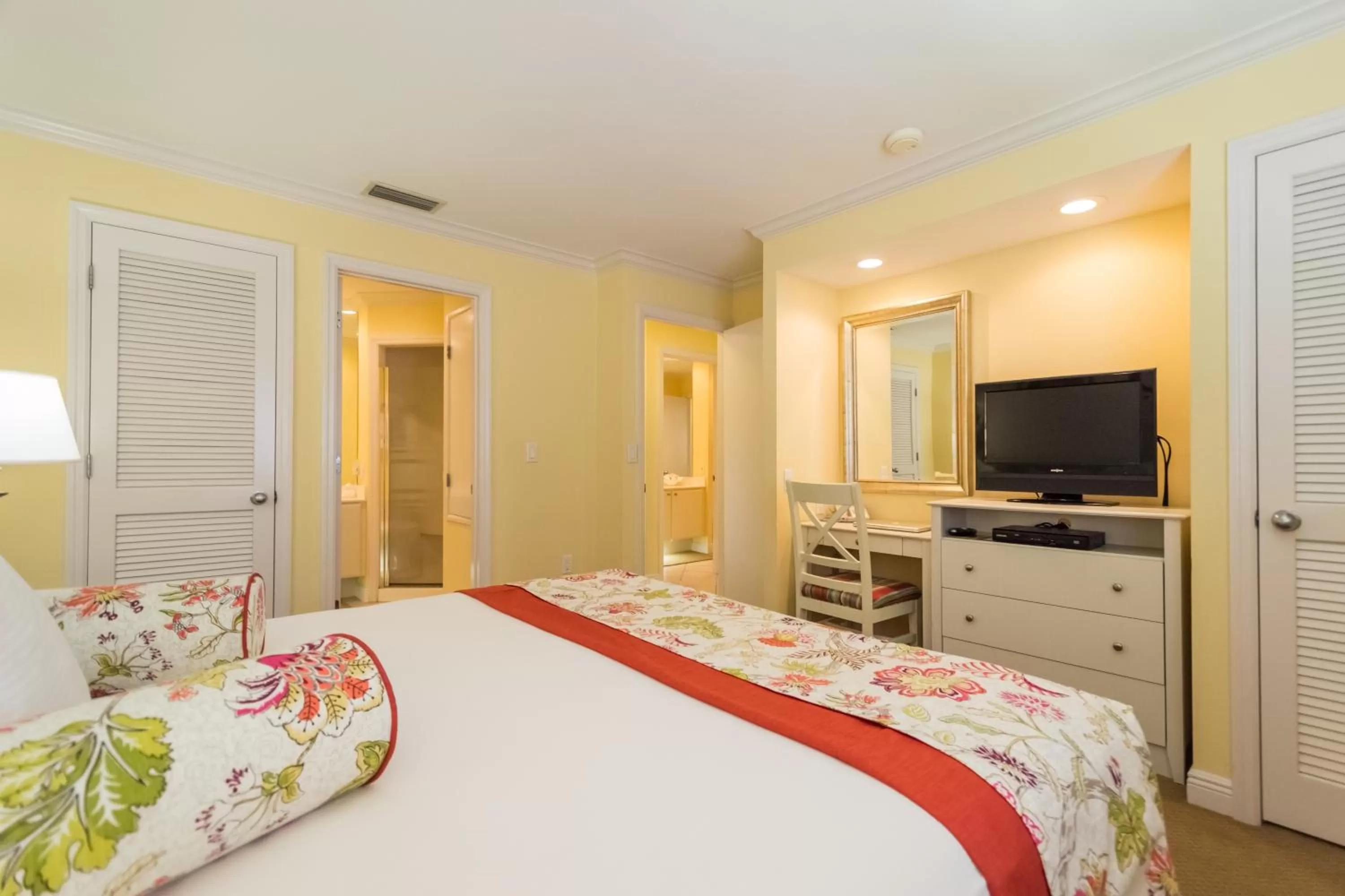 Photo of the whole room, Bed in Inn at the Beach-Venice FLORIDA