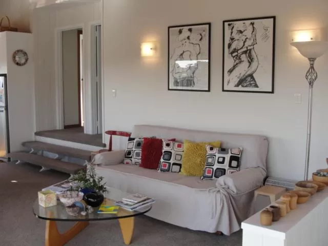 Communal lounge/ TV room, Seating Area in Leigh Panorama B&B