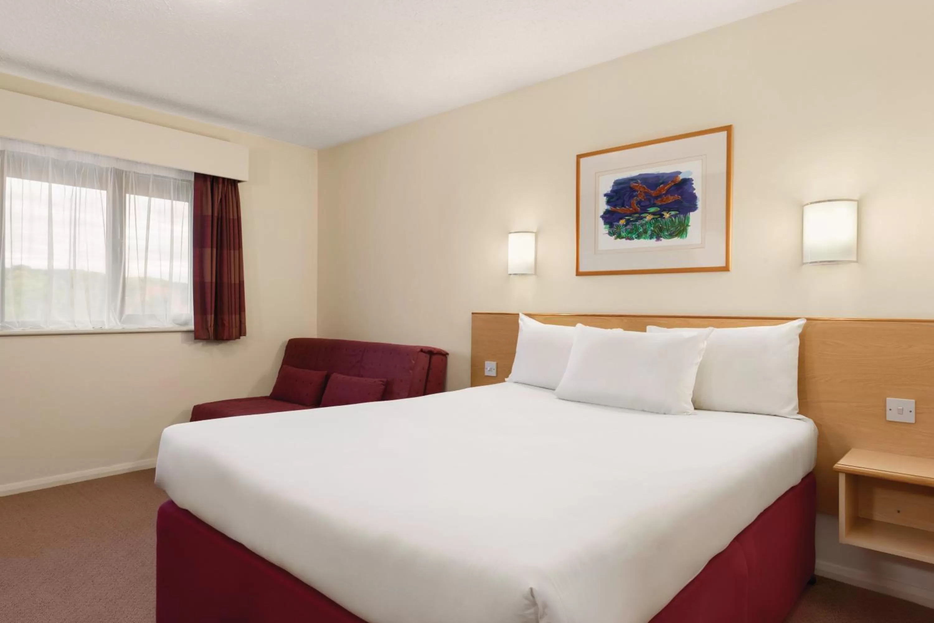 Standard Double Room in Days Inn Hotel Warwick South - Southbound M40