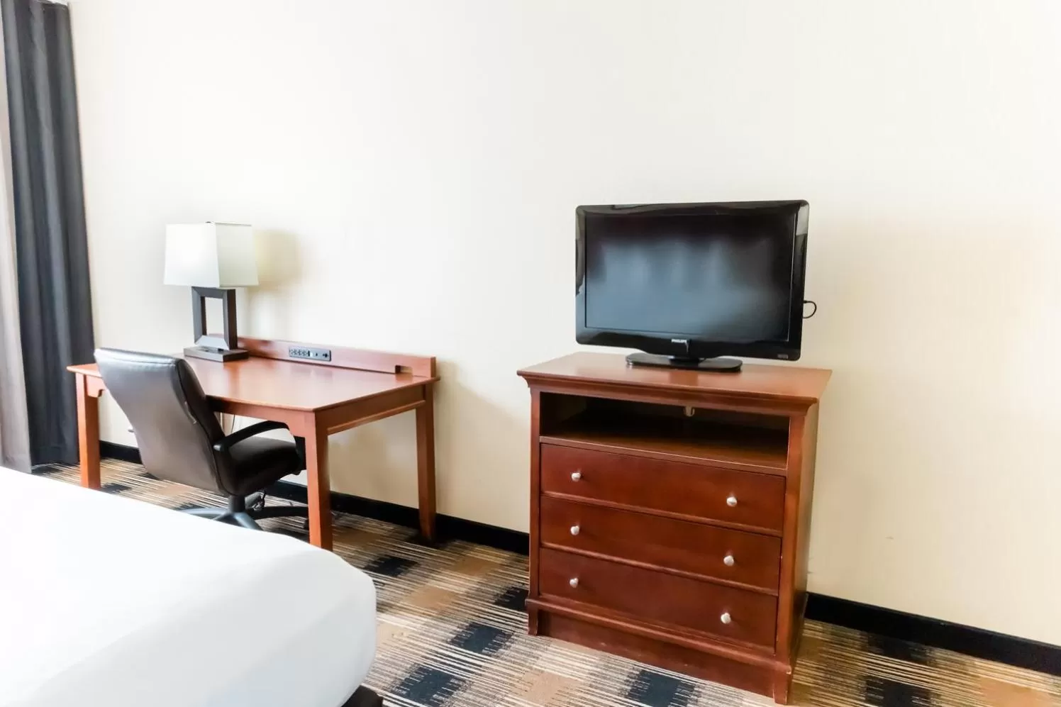Bed in Country Inn & Suites by Radisson, Helen, GA