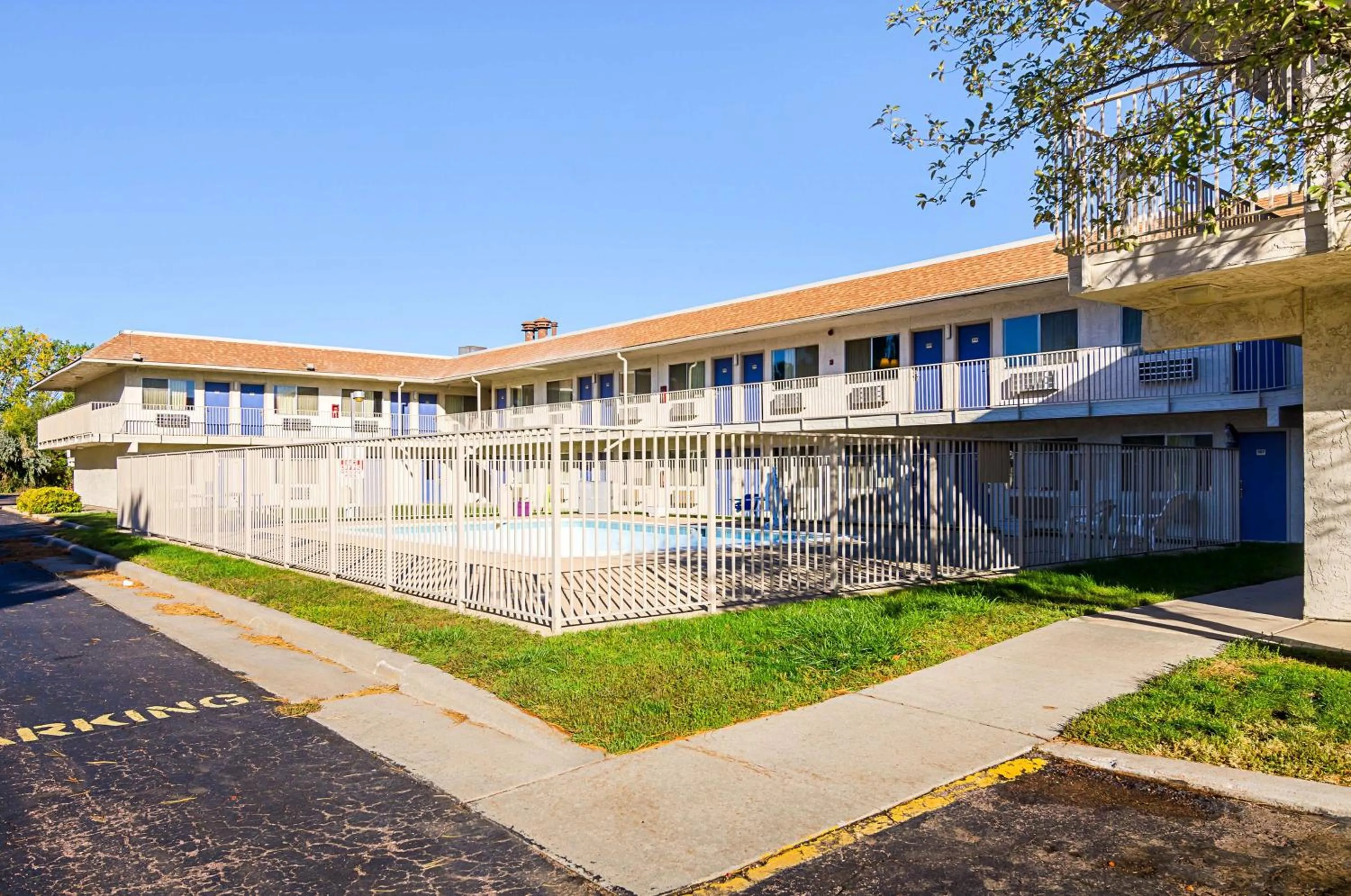 Property building in Motel 6-Mitchell, SD