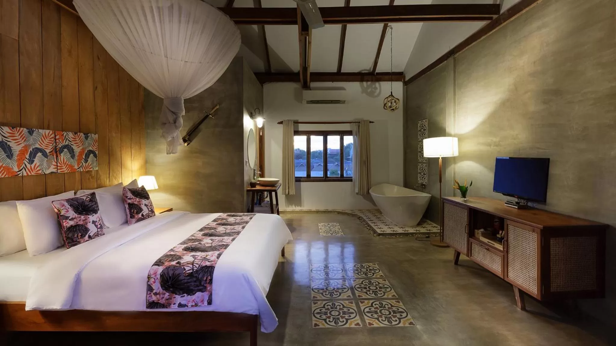 TV and multimedia, Bed in Dontrei Villa Angkor