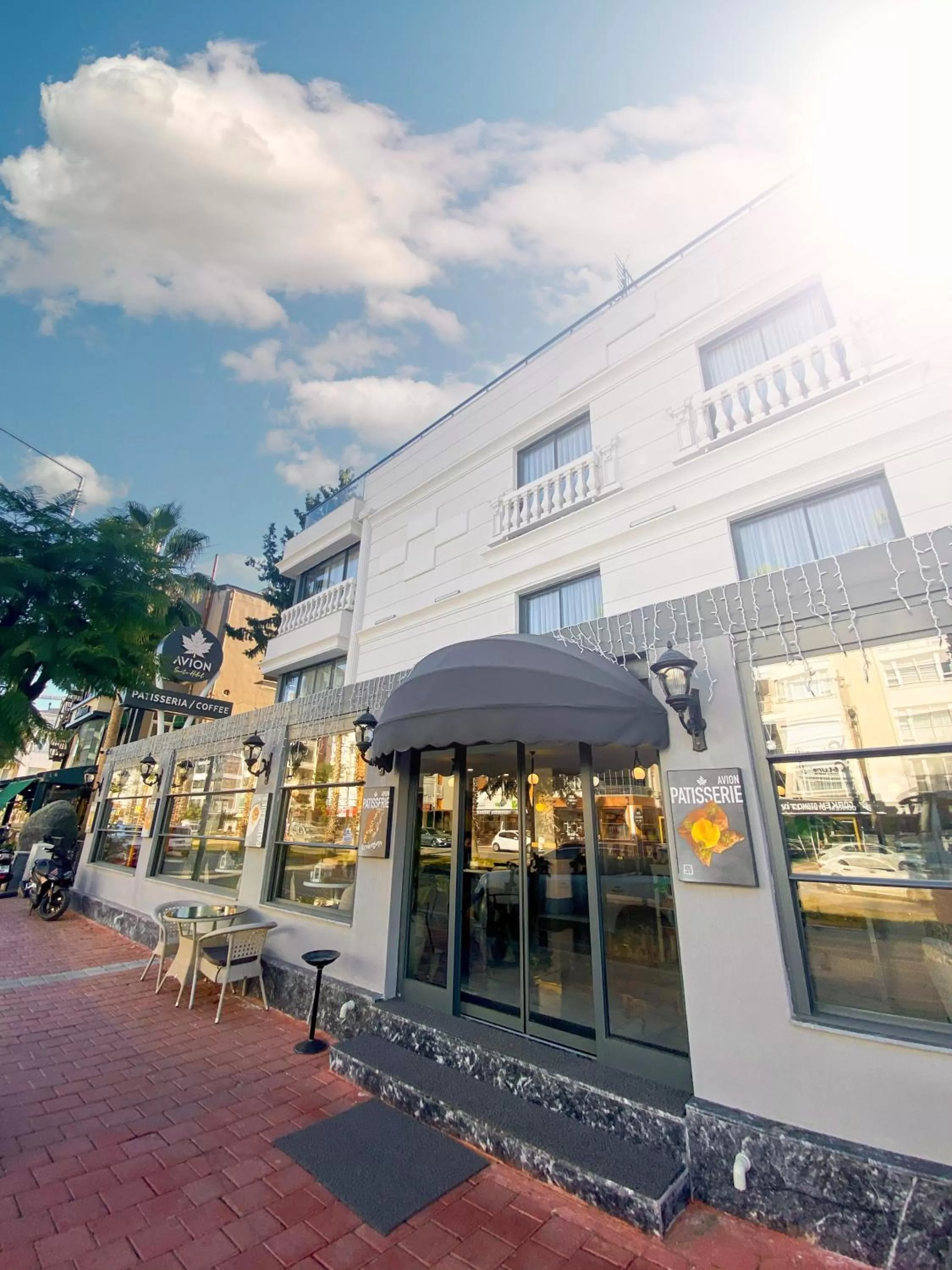 Restaurant/places to eat, Property Building in Avion Suite Hotel