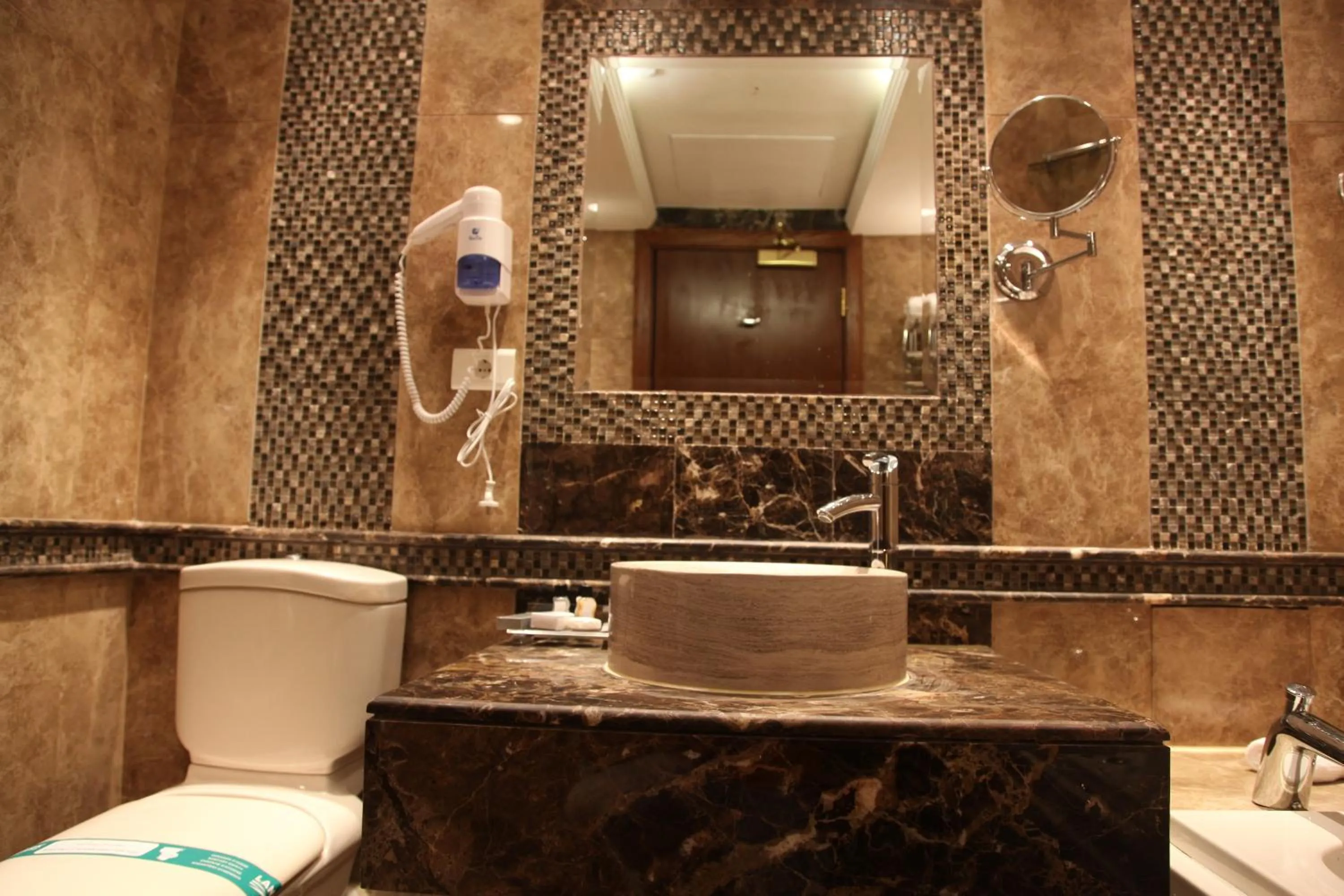 Bathroom in Helnan Landmark Hotel