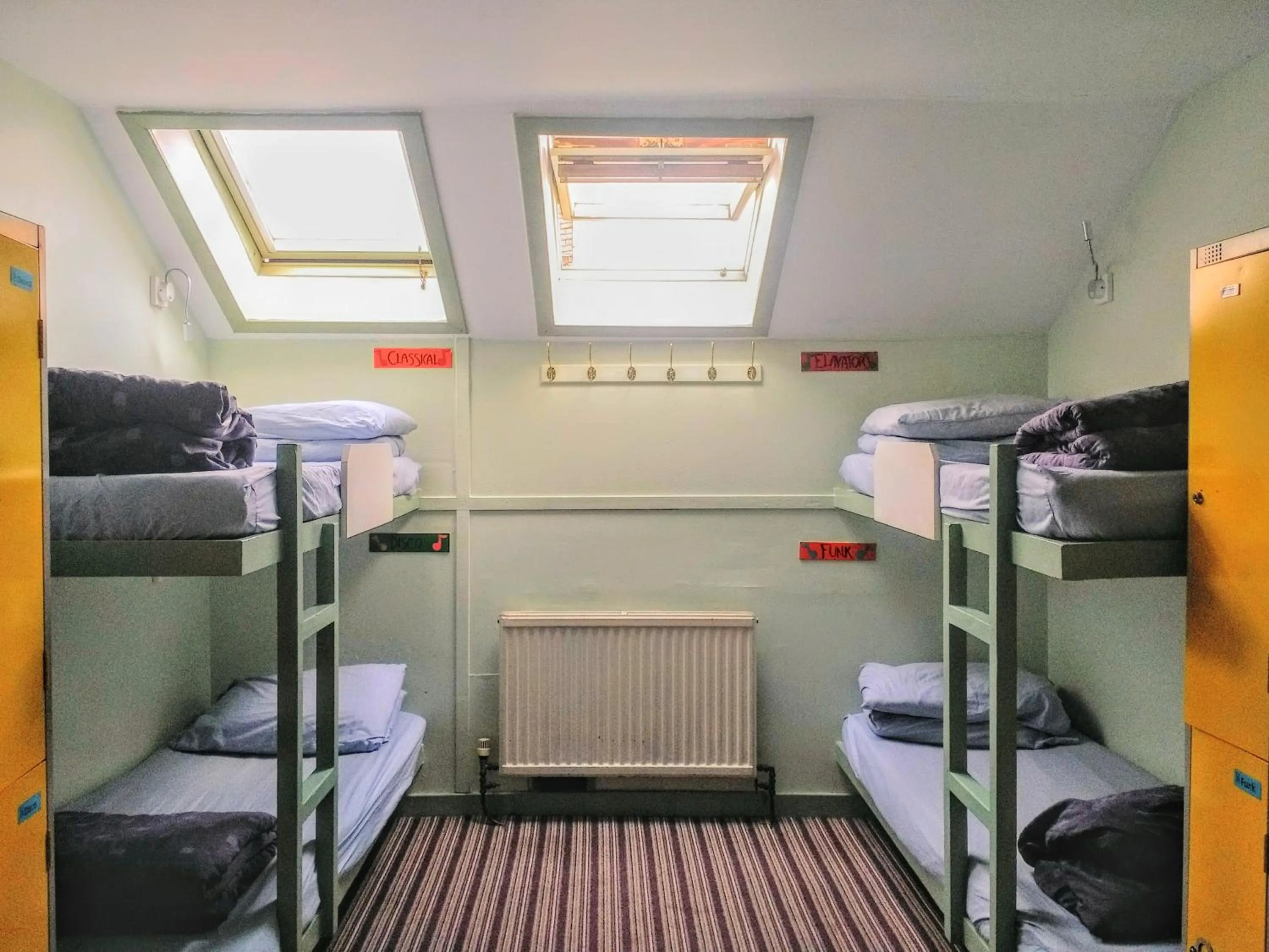 Bed in High Street Hostel - Over 18s Only, Backpackers Atmosphere